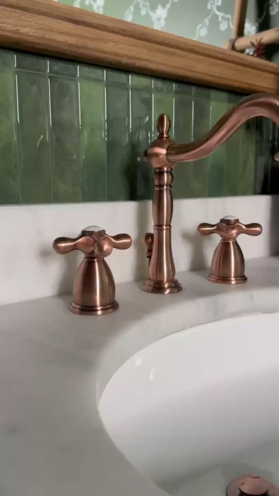Moody green and warm bronze 🌱 This bathroom combines green tile wainscoting and patterned wallpaper with a carved wood vanity and marble top. A bronze faucet, wall sconces, and rustic ladder with linen towels add charm, while a ceramic vase with dried florals brings a finishing touch. 🤍
#BathroomStyle #GreenTile #BronzeFaucet #WoodVanity #MarbleCountertop #WallSconceLighting #RusticDecor #DriedFloralArrangement #BathroomInspiration #eanesinteriors



#LTKdayinmylife #LTKvlog #LTKHome