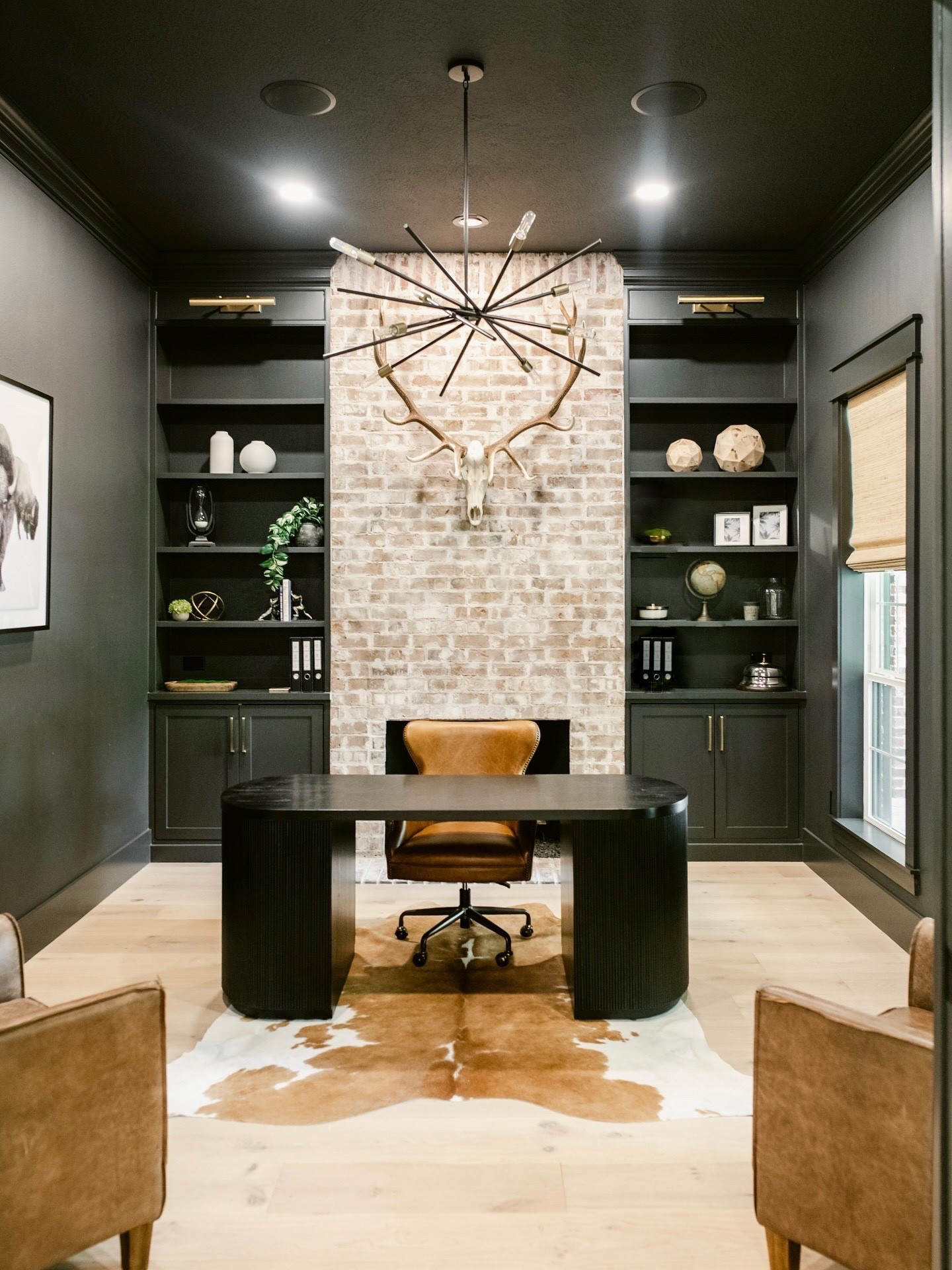 The perfect office transformation for the man of the house. 👌🏻🖤
#WoodlandsStyleHouse

#LTKHome #LTKStyleTip