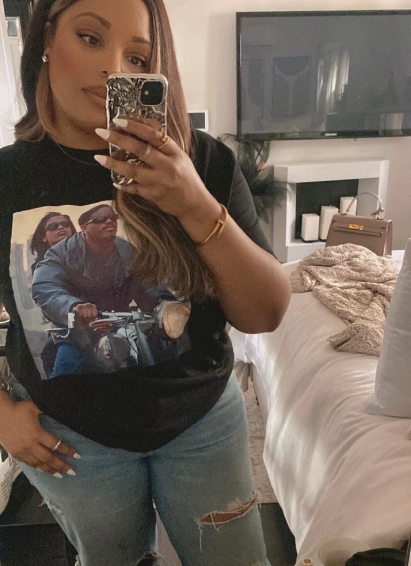 Love Jones Tee

#LTKMidsize #LTKFindsUnder50 #LTKStyleTip
