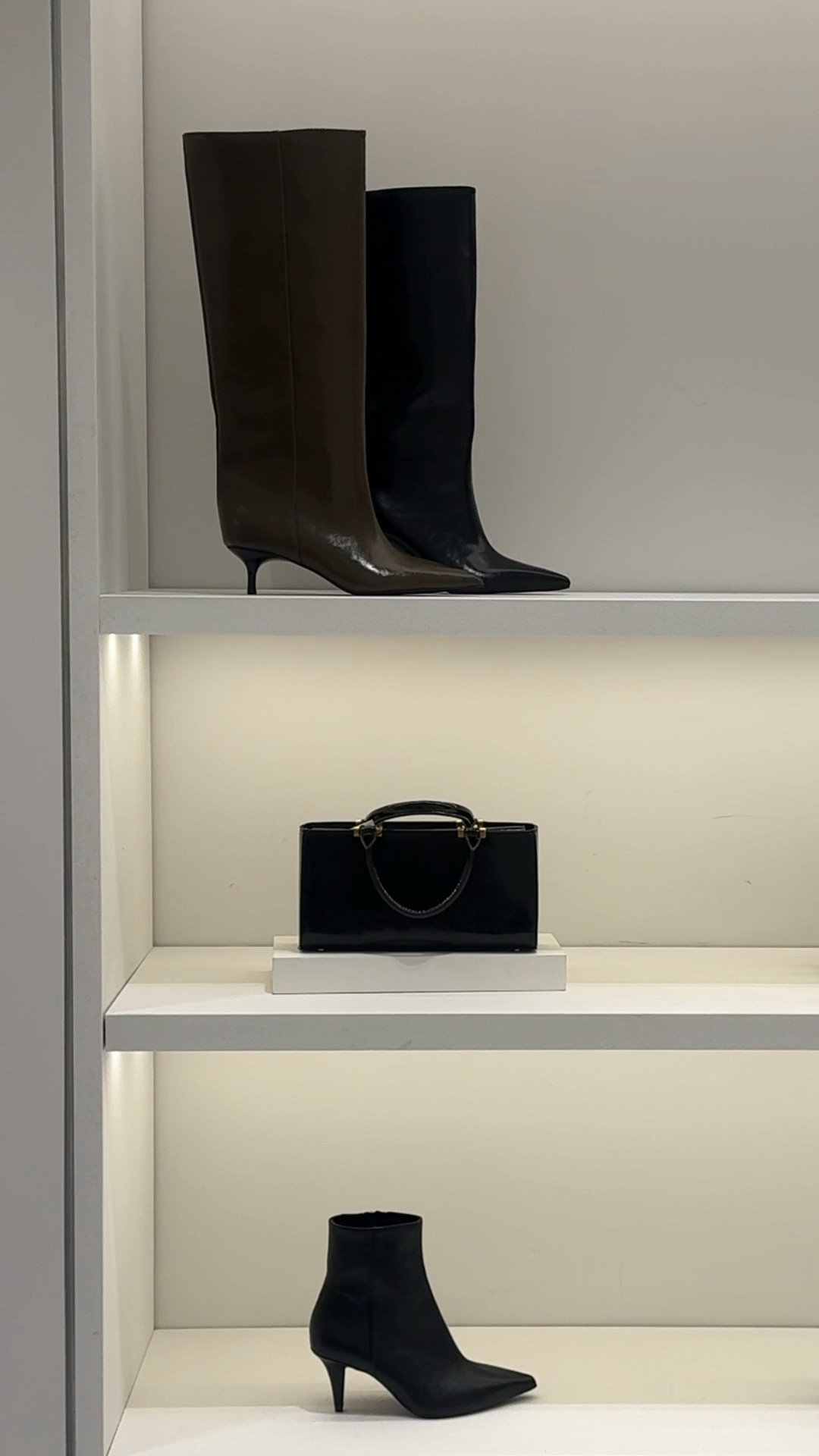 Zara has some 🔥 boots right now !!