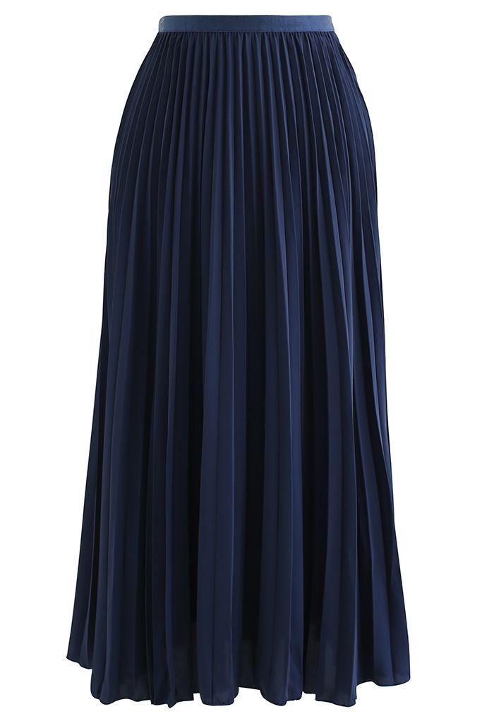 Simplicity Pleated Midi Skirt in Navy | Chicwish