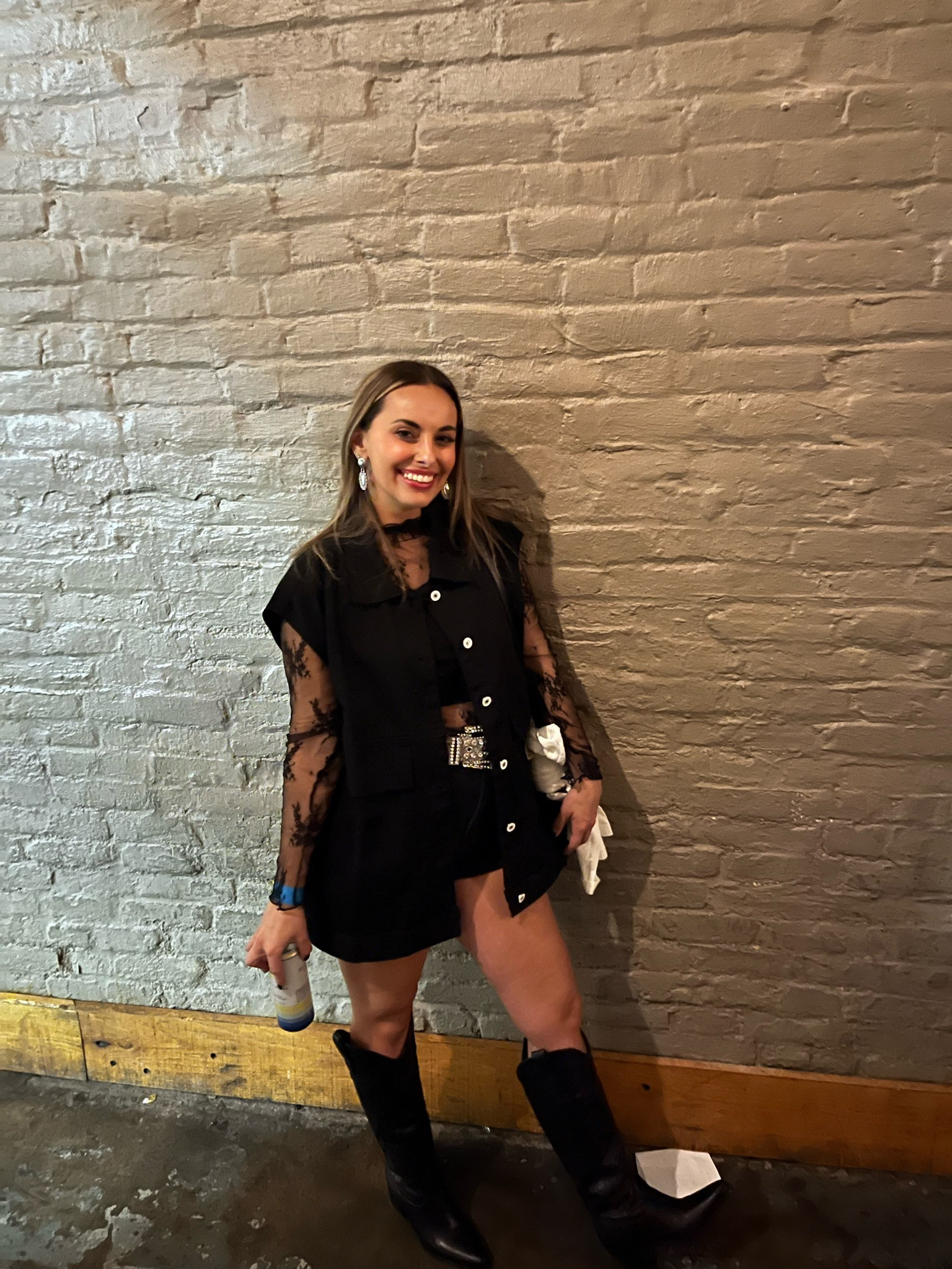 you gotta know when to hold 'em or fold 'em. #LTKConcertLooks #JessieMurph 