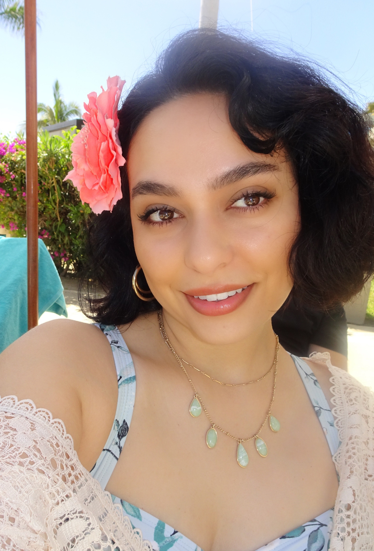 Beautiful natural press on lashes, saved me on my try! Super easy to apply and last me all day 