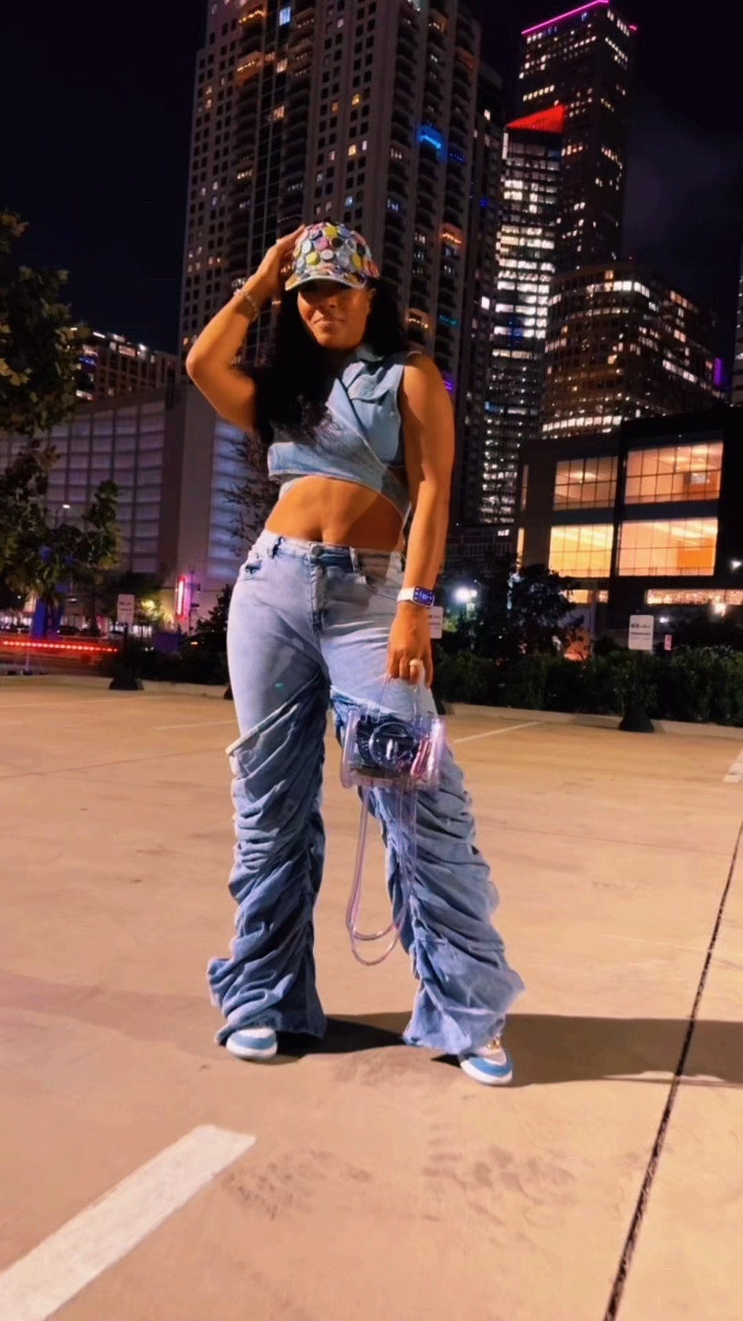 Denim for the win! 🤘🏽
•
I love creating looks with denim pieces! These pants are so versatile! 

#LTKStyleTip #LTKFindsUnder100 #LTKShoeCrush