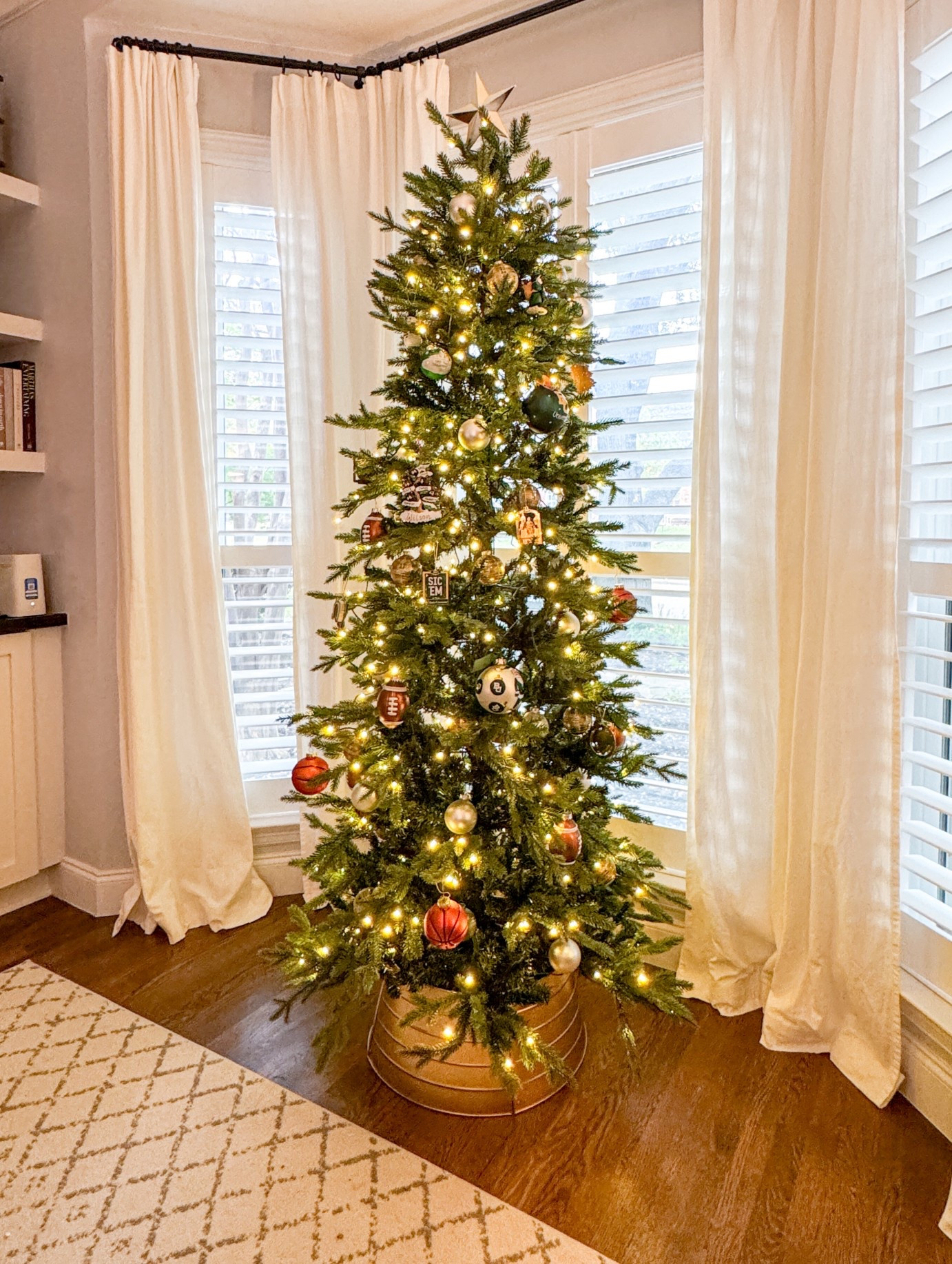 Baylor tree in our Home Office is done and it’s my favorite 💚💛
Exact star + similar tree and collar are linked on LTK!

#LTKSeasonal #LTKHoliday #LTKHome