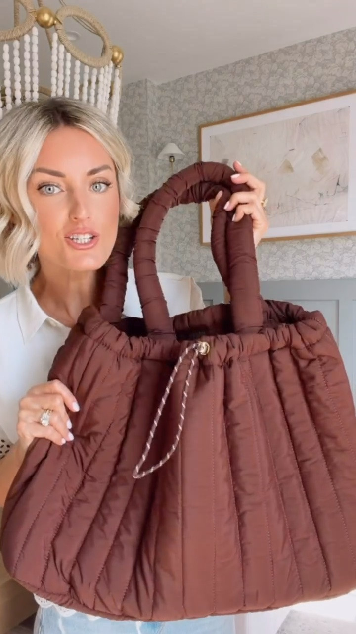 This quilted tote bag is such a good find! This would be a great bag for travel! 

Loverly Grey, Target, tote bag, airport carry on, brown tote

#LTKTravel #LTKSeasonal