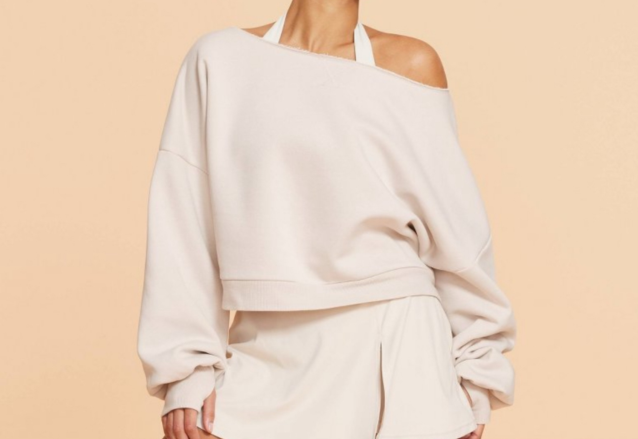 Blogilates off shoulder sweatshirt 


#LTKOver40 #LTKStyleTip #LTKFindsUnder50