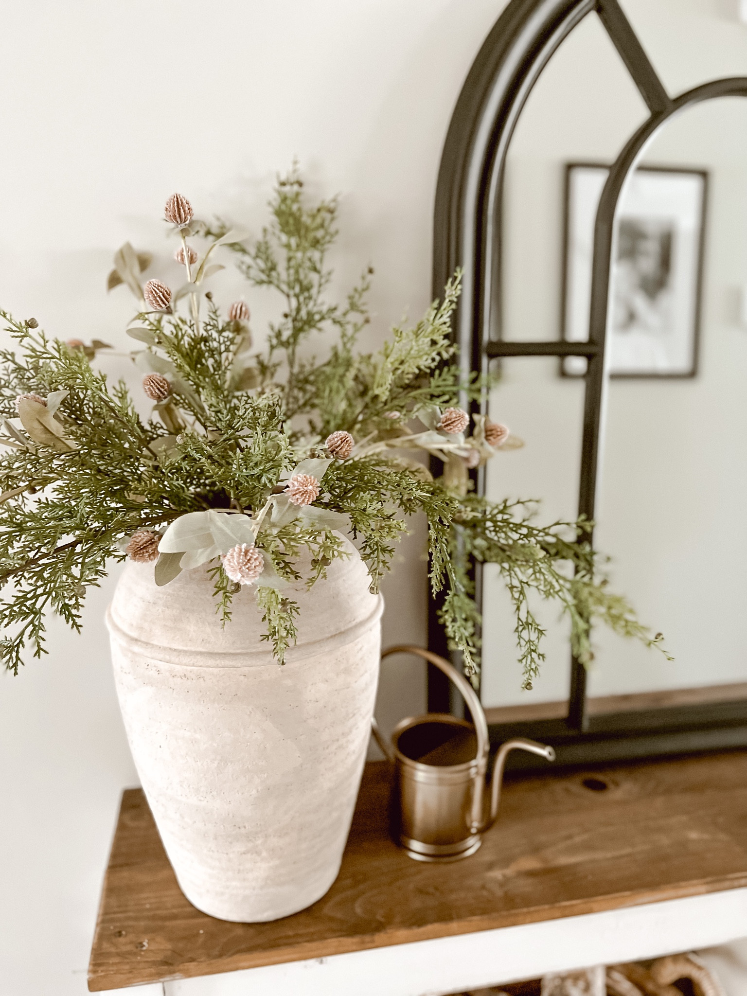 This Studio McGee vase is gorgeous!!! Perfect to showcase a beautiful floral arrangement for spring! 





#studiomcgee #target #terracottavase #fauxfloral #thistlestems #decor #consoletable #springdecor #wateringcan #baskets #mirror #entryway #consolestyling

#LTKhome #LTKSeasonal #LTKunder100