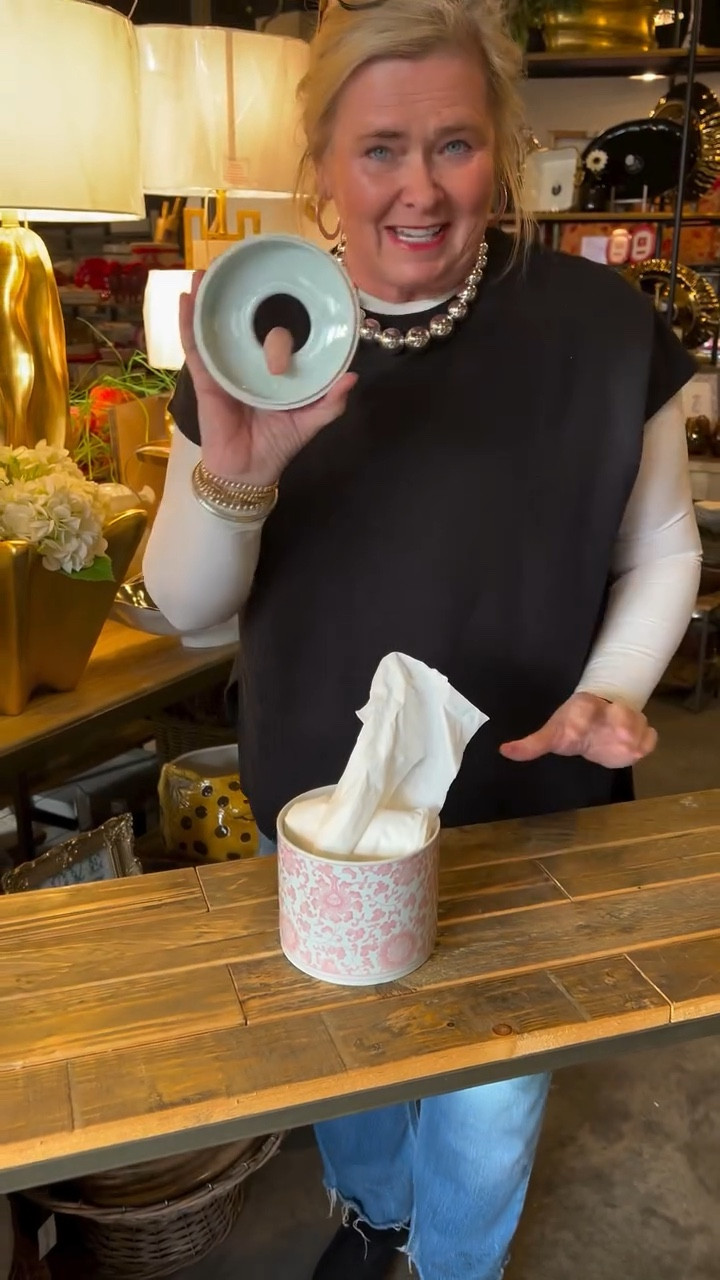 Tissue boxes never look good—Thankfully we have the cutest solution!🥰

Comment LINK for a link to these tissue vessels!