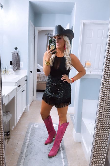 Last nights outfit for Kenny Chesney country concert 
Everything is true to size 

#LTKFestival #LTKStyleTip #LTKParties