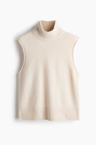 H & M - Turtleneck sweater vest - Light Beige | H&M (UK, MY, IN, SG, PH, TW, HK)