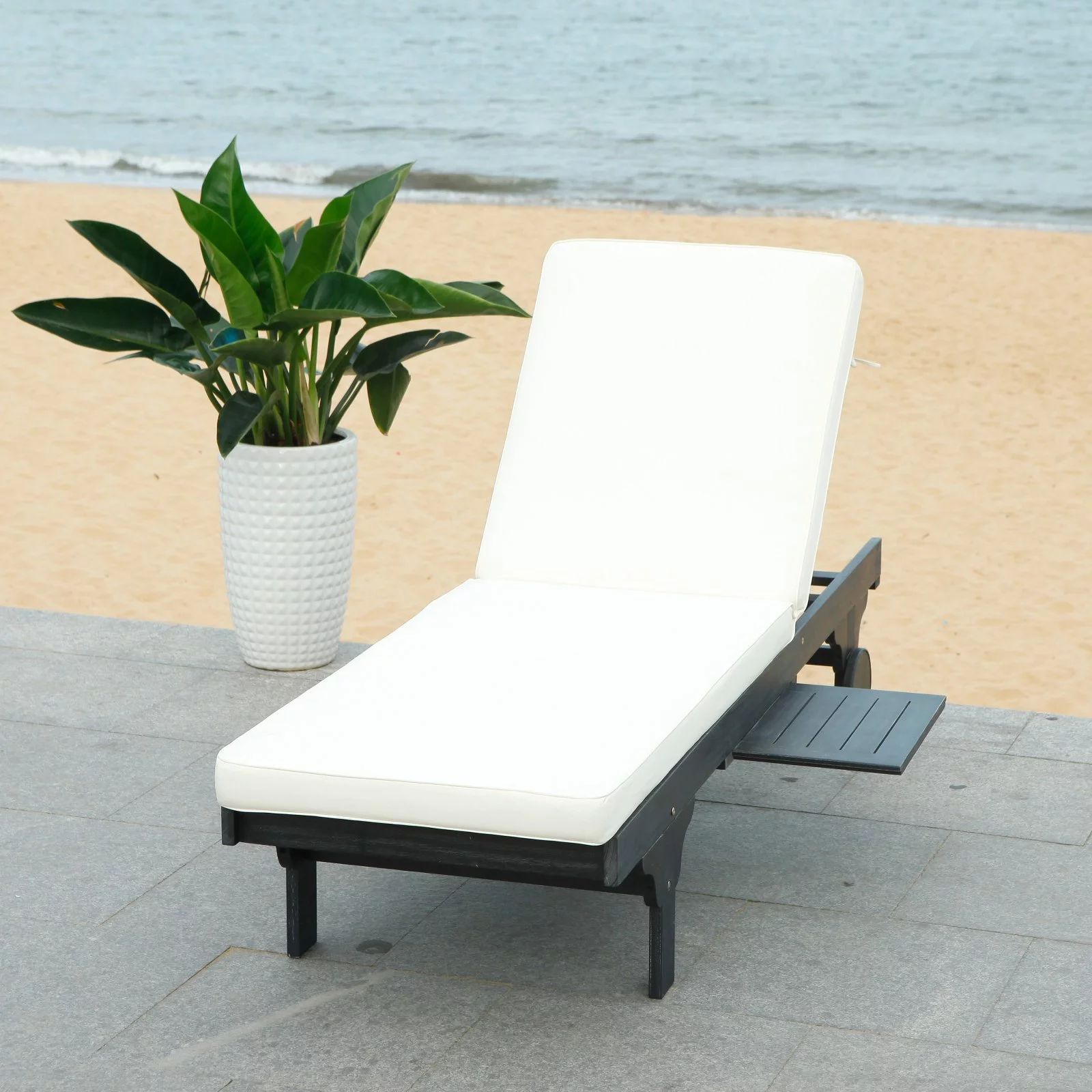 Safavieh Newport Outdoor Modern Chaise Lounge Chair with Cushion - Walmart.com | Walmart (US)