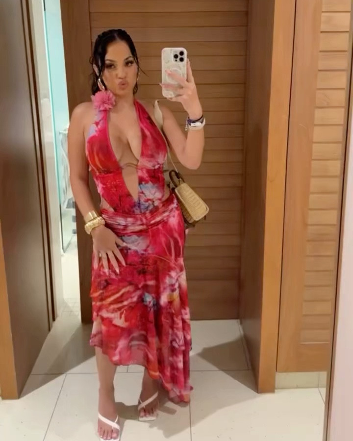 This floral maxi dress is so tropical and perfect for dinner on vacation! 🌺

#LTKShoeCrush #LTKItBag #LTKStyleTip