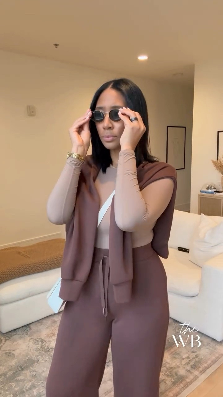 all my elevated casual girls, come to the front! listen..remember my airport fit when I wore this exact set in black…well I have it in the limited edition color, SMOKE. 

this set feels like BUTTER! it’s been my GO TO. I love how casual it is, but I also love how it can match my vibe when I’m ready to elevate. 

@spanx is hands down the OG for cozy & elevated casual wear, go argue with yourself. 

ps. yes I said it…I have a ONE year old. 🙊omg!