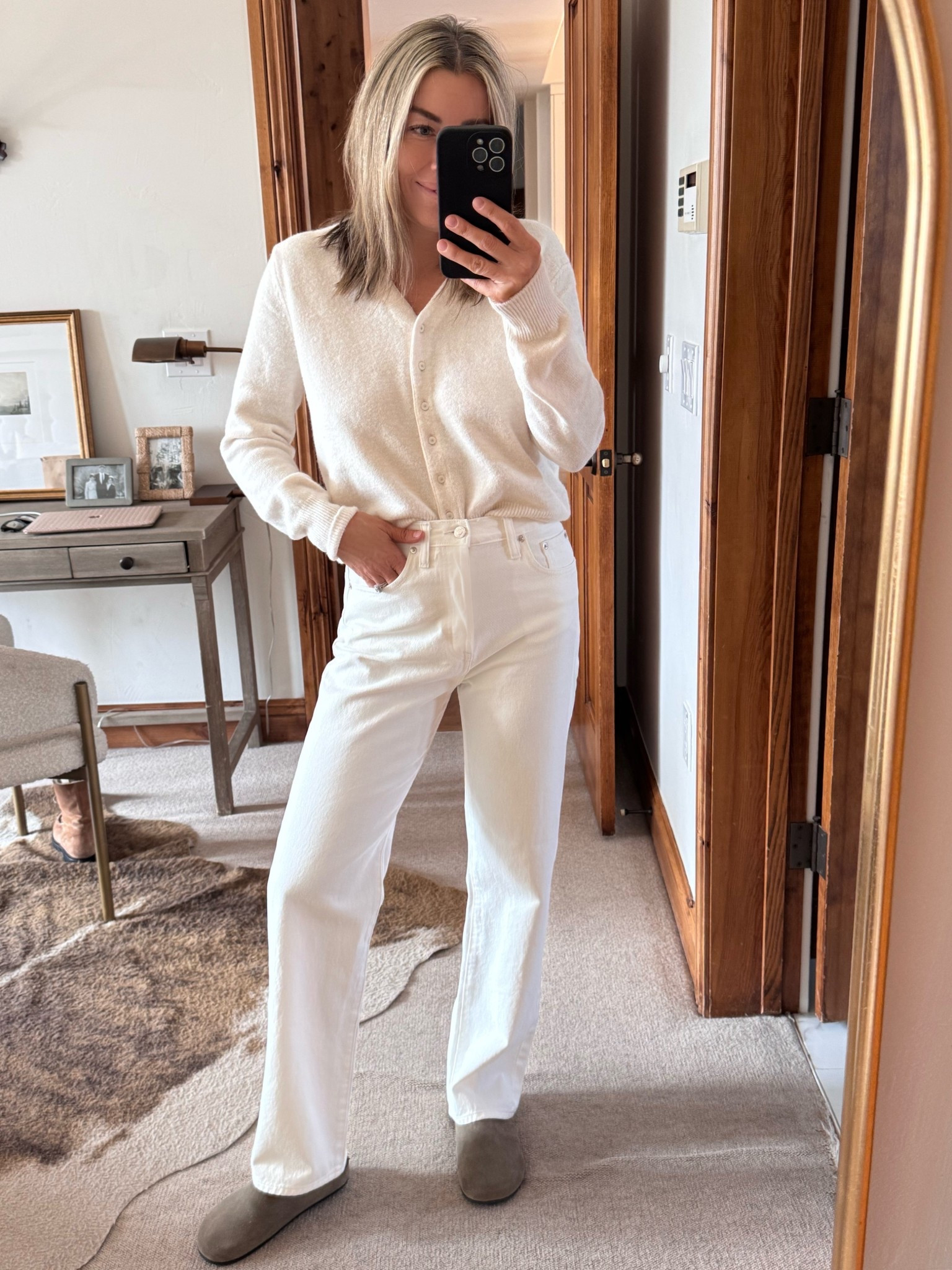 New white jeans, perfectly slouchy and on trend. Run tts 

#LTKOver40 #LTKSeasonal #LTKgrwm