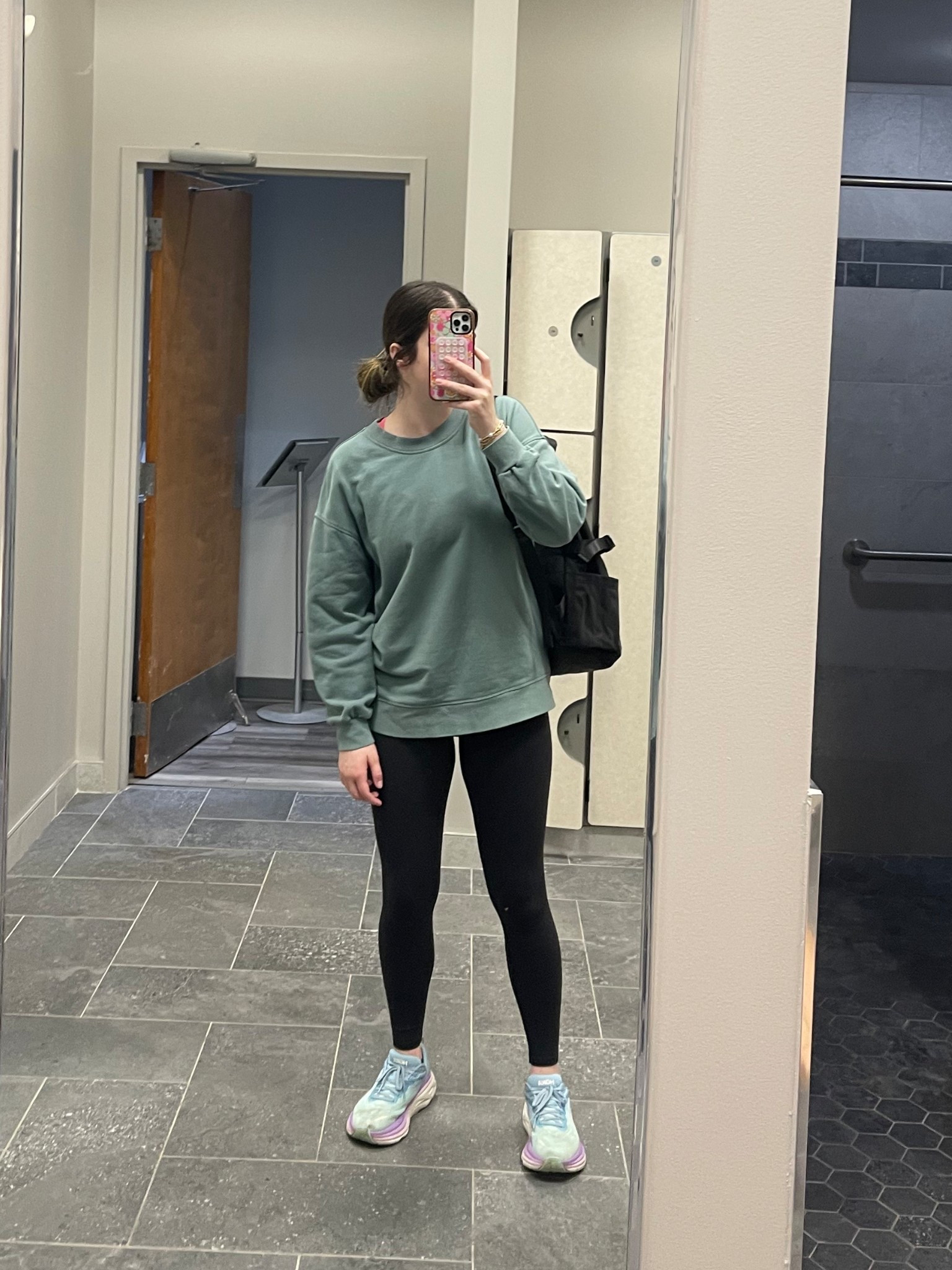 GYM OOTD 🏋🏻‍♀️

crewneck: lululemon (linked similar ones)
Everything else is linked! 

#LTKStyleTip #LTKActive #LTKSpringSale