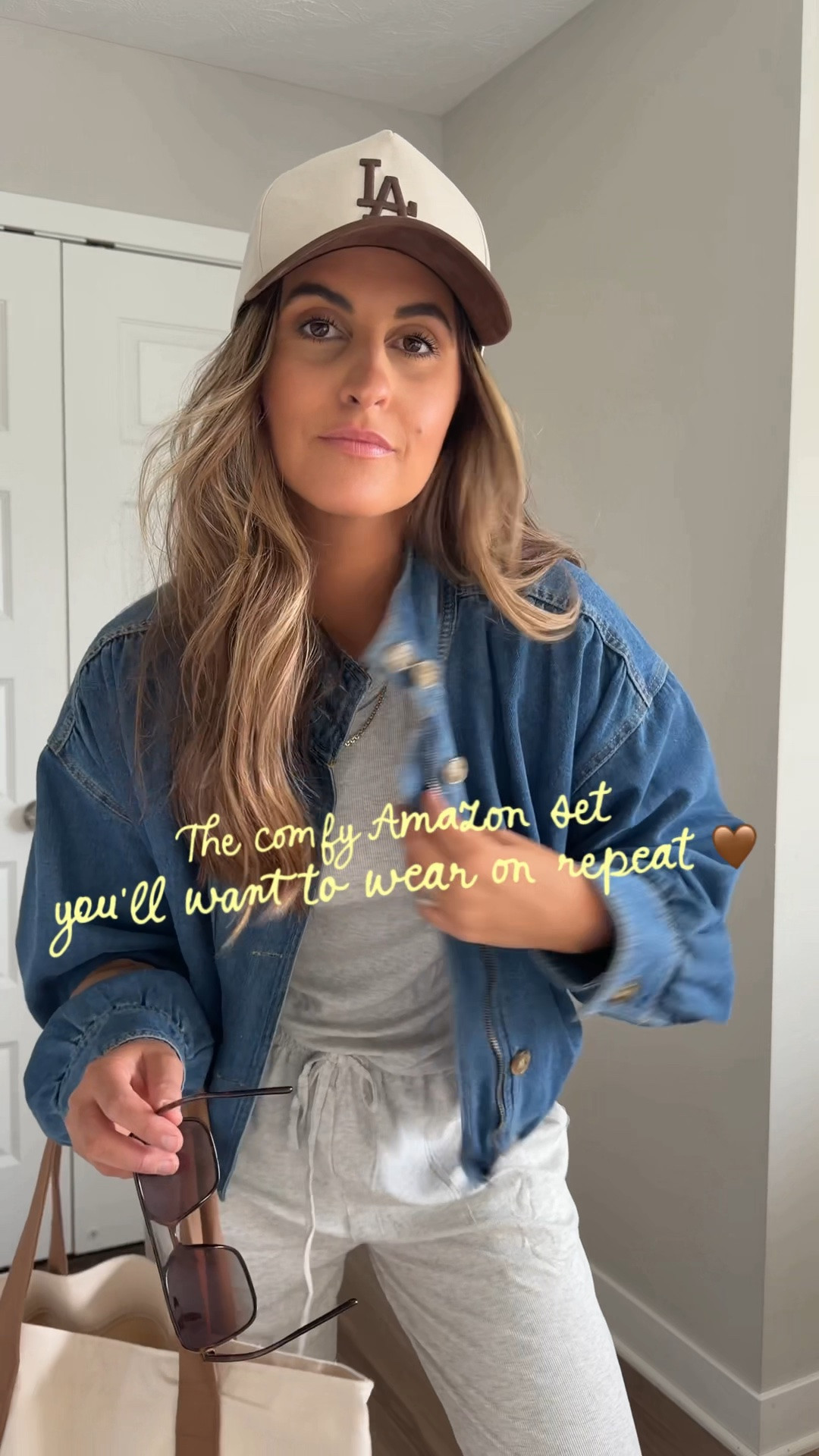 The Amazon set that does it all 🤎

Comfy enough for everyday mom life, but so easy to style up or down. Sneakers for running around with the kids, or dress it up a little and you’re ready to go.
