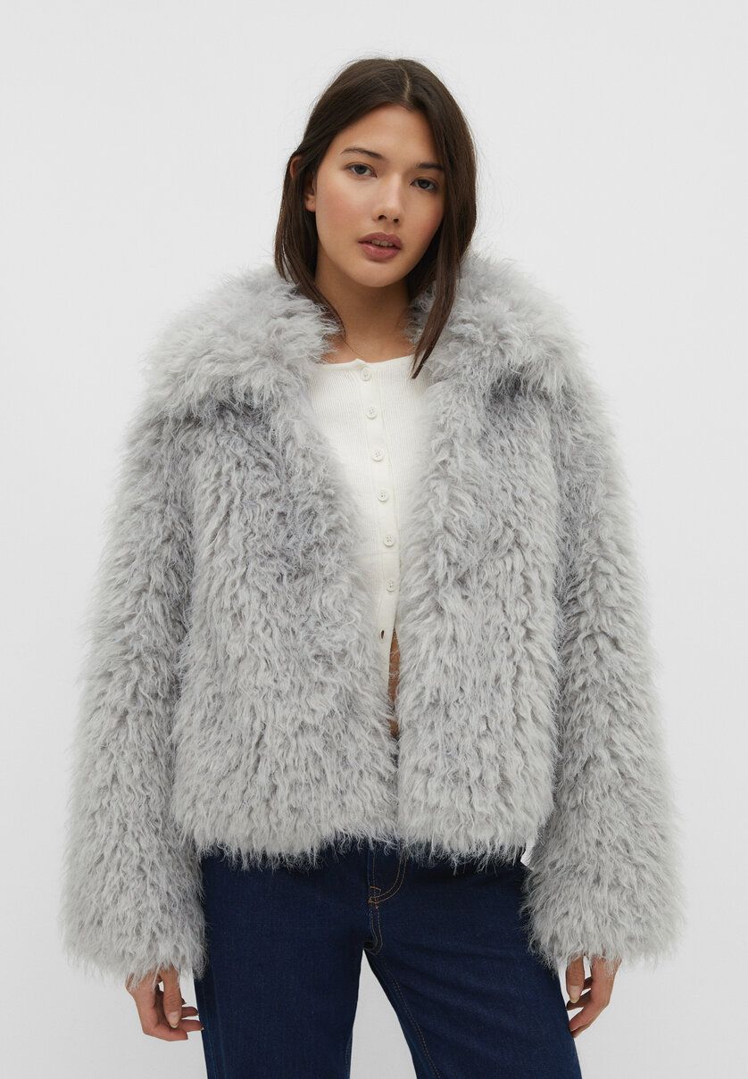 Cropped faux fur jacket | Stradivarius (UK)