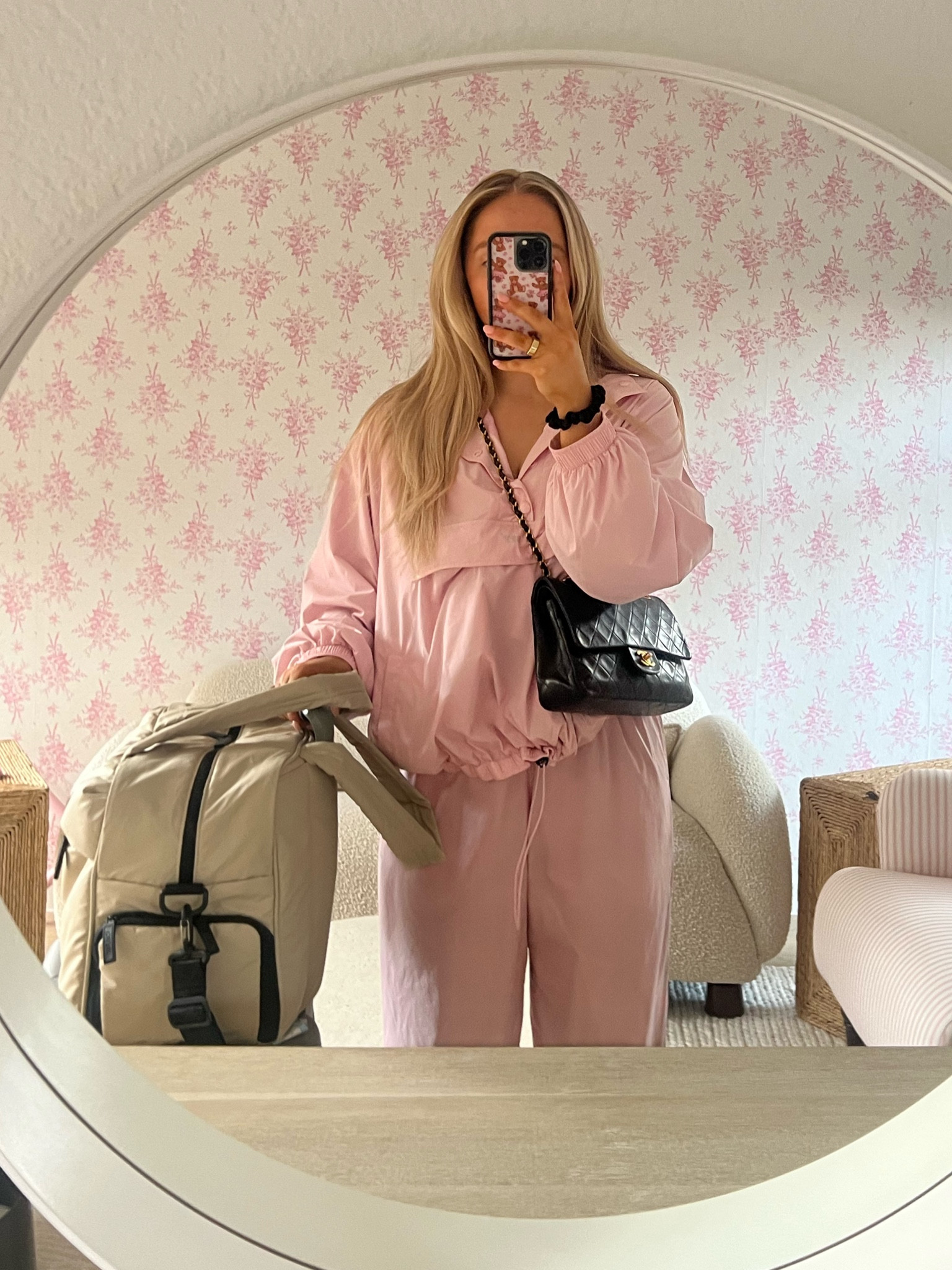 Travel OOTD! I live in this set active set & the skort as well