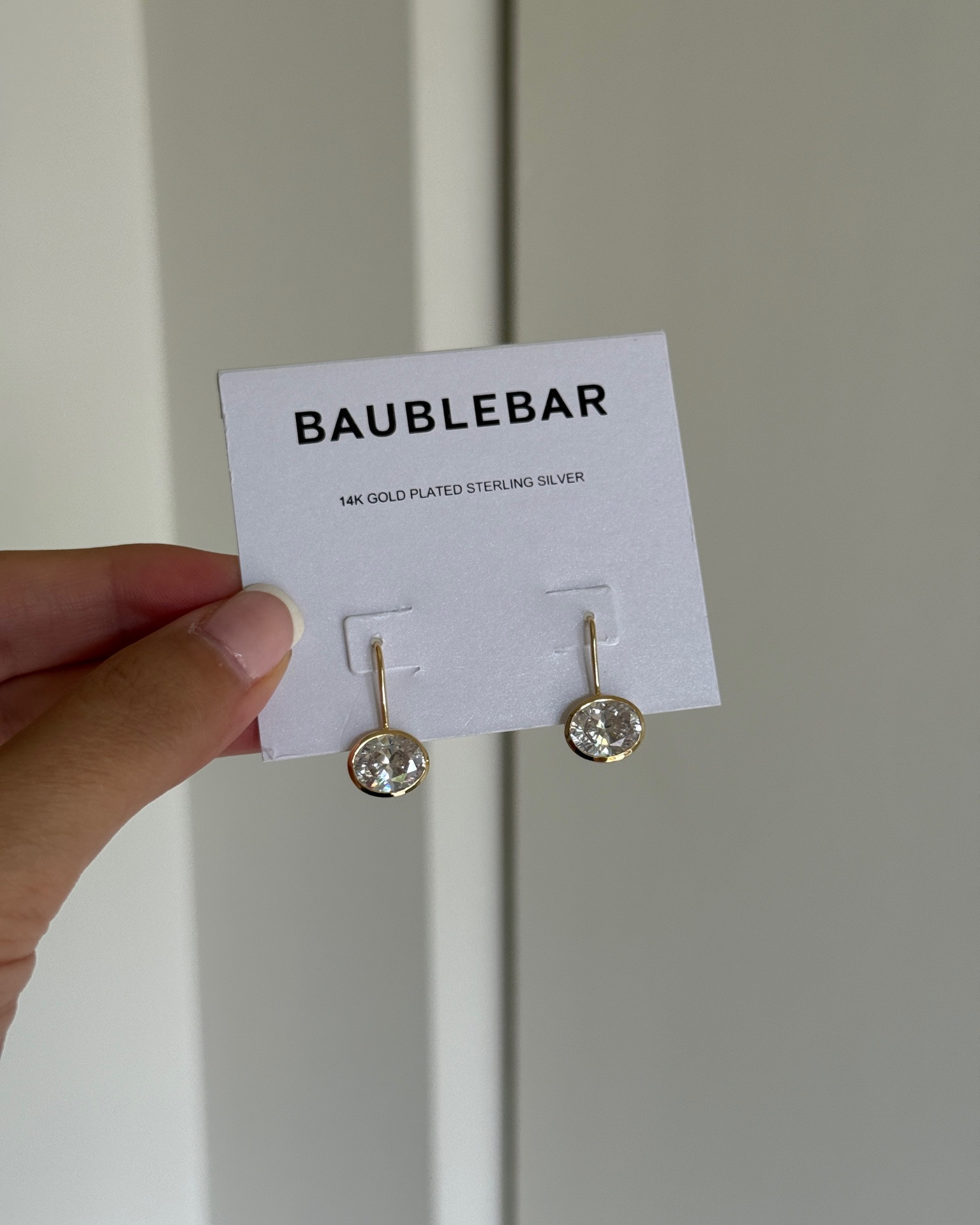 the most stunning oval diamond earrings from baublebar 🤍 #daintyearrings #jewelry #baublebar #ovaldiamond

#LTKBeauty #LTKootd #LTKgrwm