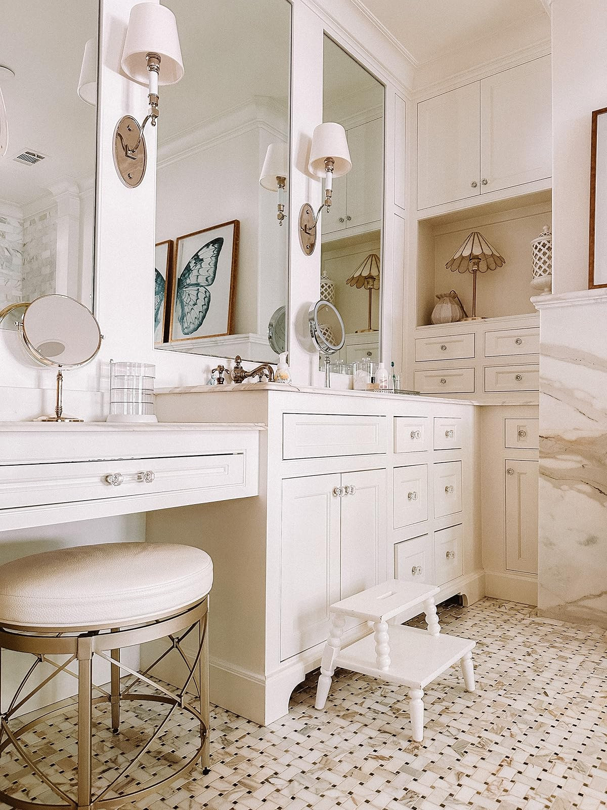 Elevate your space with traditional bathroom essentials—a classic tabletop mirrors for elegance, a stylish tray for organization, and a fireplace screen for a cozy, vintage touch. ✨🛁 #TraditionalBathroom #ClassicHomeStyle #VintageDecor #BathroomEssentials #HomeDesign 

 #LTKU #LTKHome #LTKFindsUnder100