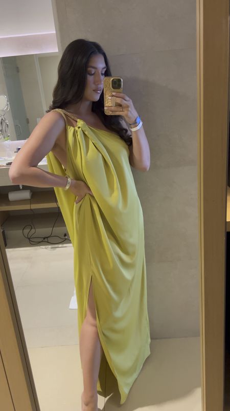 Yellow gown in motion💛 it was seriously perfection and so comfy for a wedding guest dress!

Wedding guest dress, destination wedding, gown, affordable dress, under $55, vacation dress, summer dress, spring dress

#LTKwedding #LTKfindsunder100 #LTKmidsize