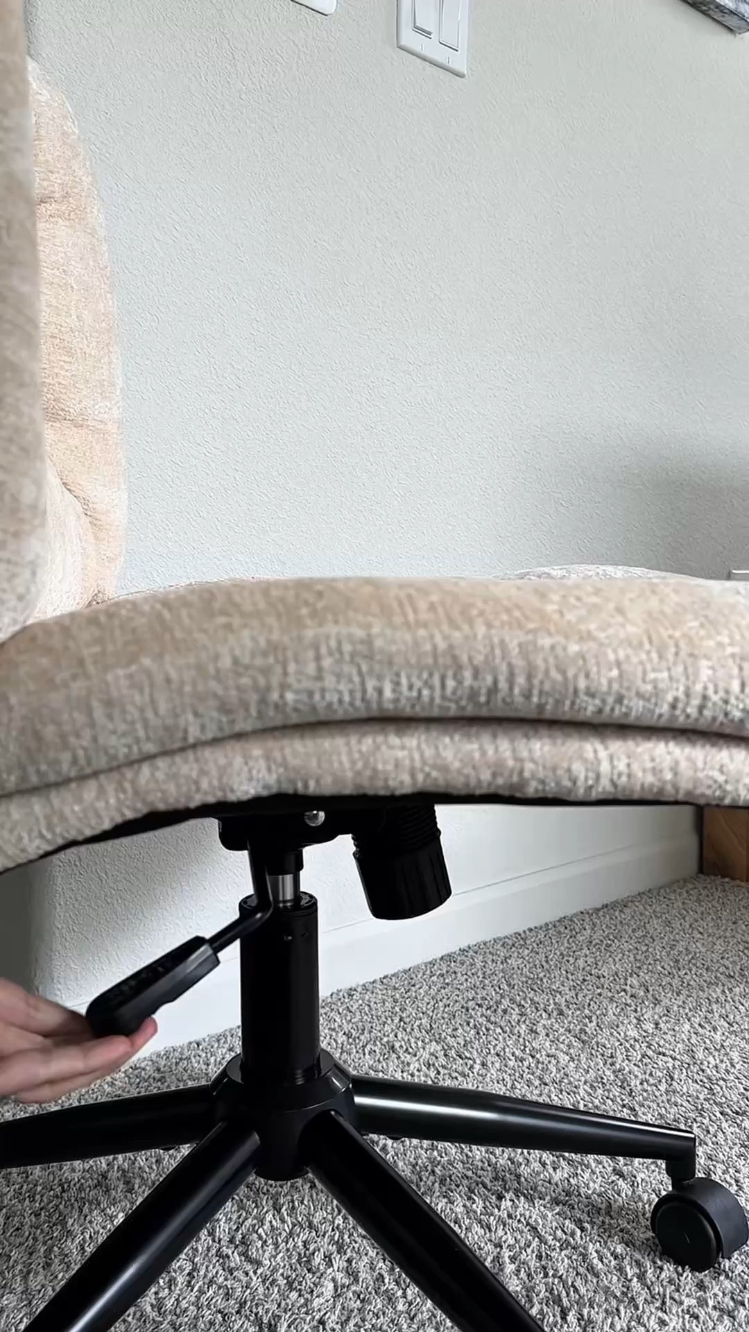 The comfiest criss cross desk chair!