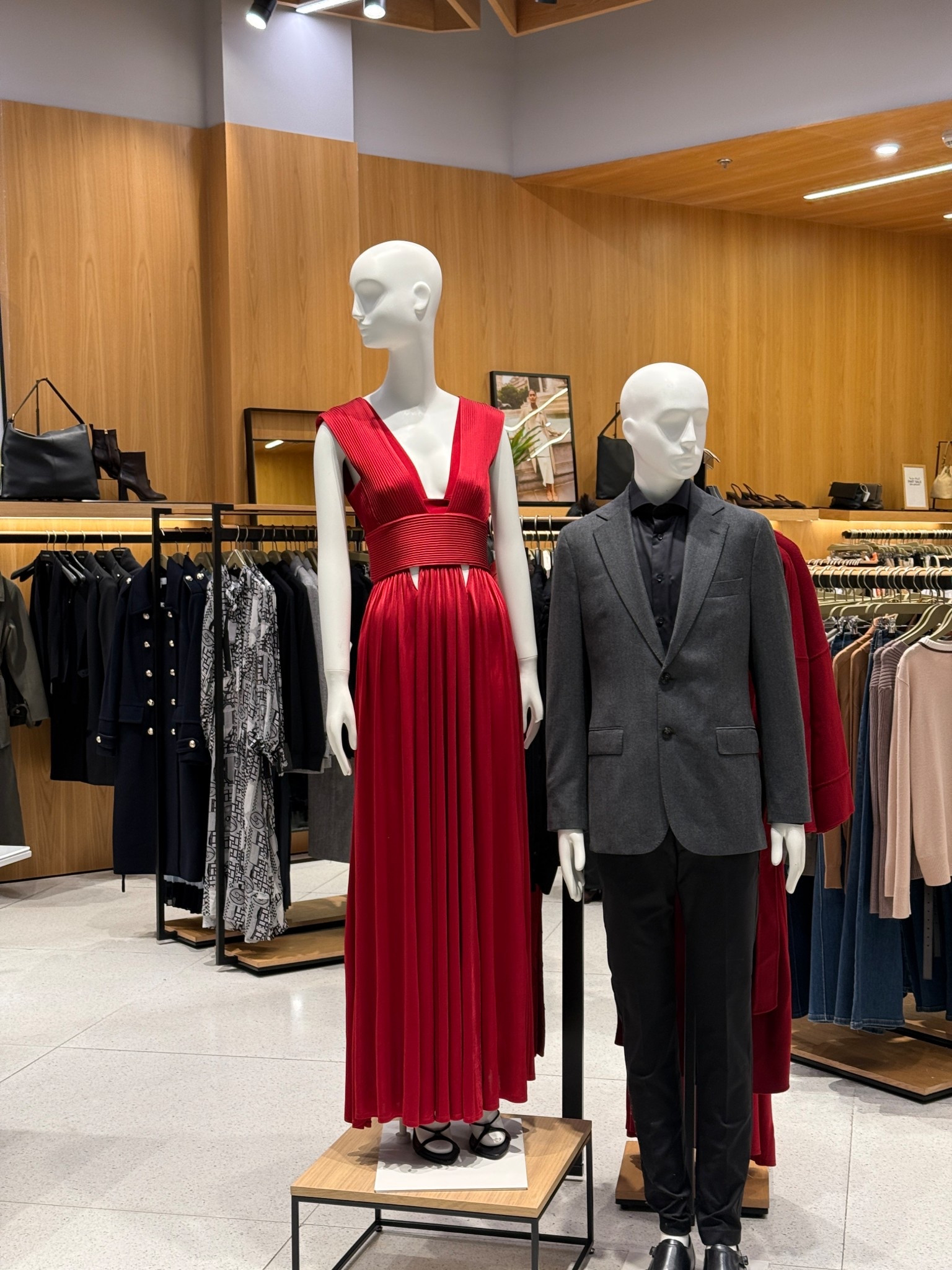 The perfect red dress for Christmas 

#LTKfestive #LTKdresses #LTKwinter