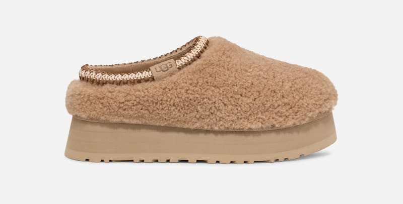 UGG® Women's Maxi Curly Tazz Sheepskin Slippers in Sand, Size 5 | UGG (US)