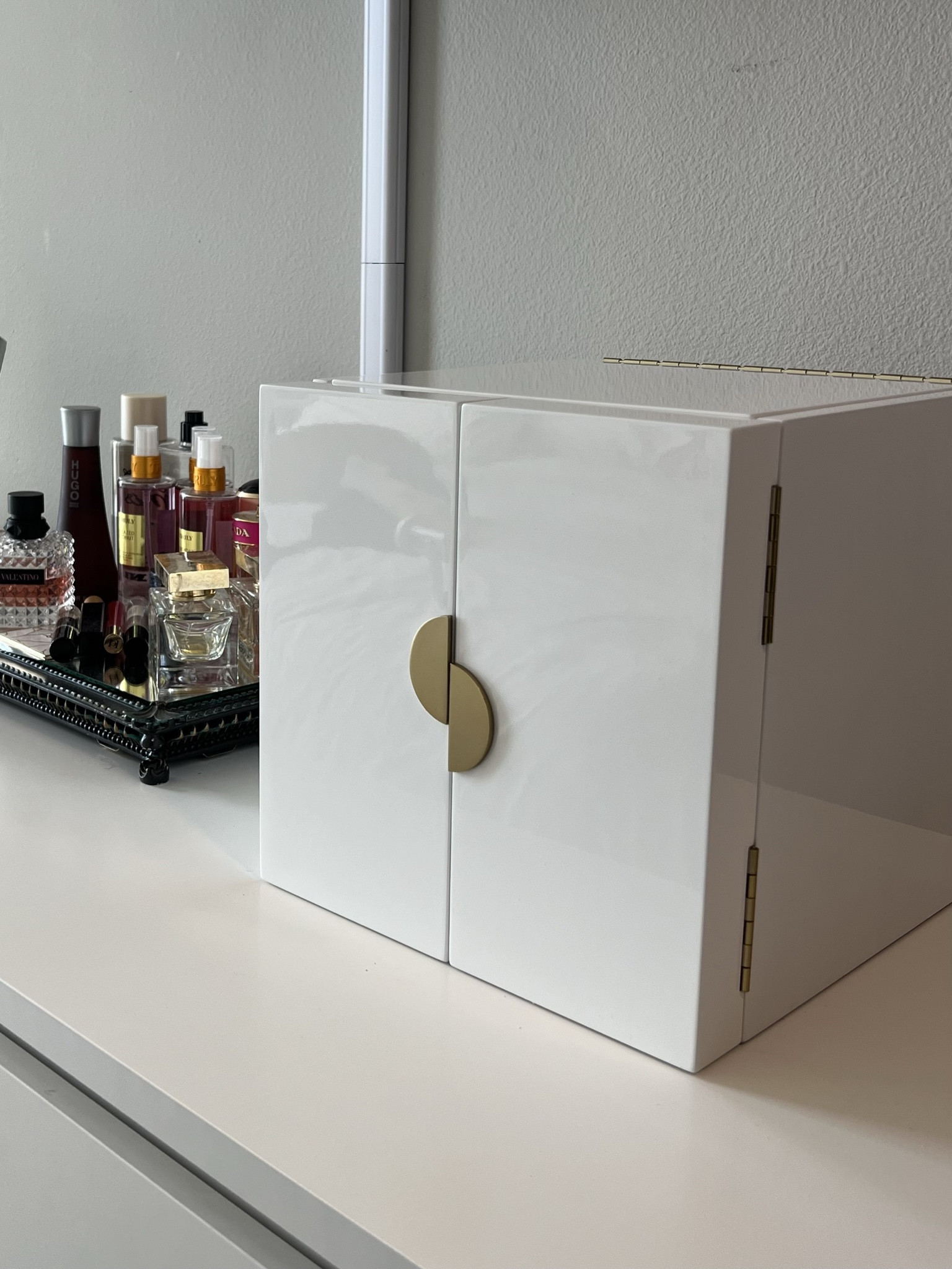 West Elm Jewelry Box- it’s beautiful, well made and definitely worth the price!


#LTKhome #LTKGiftGuide #LTKbeauty