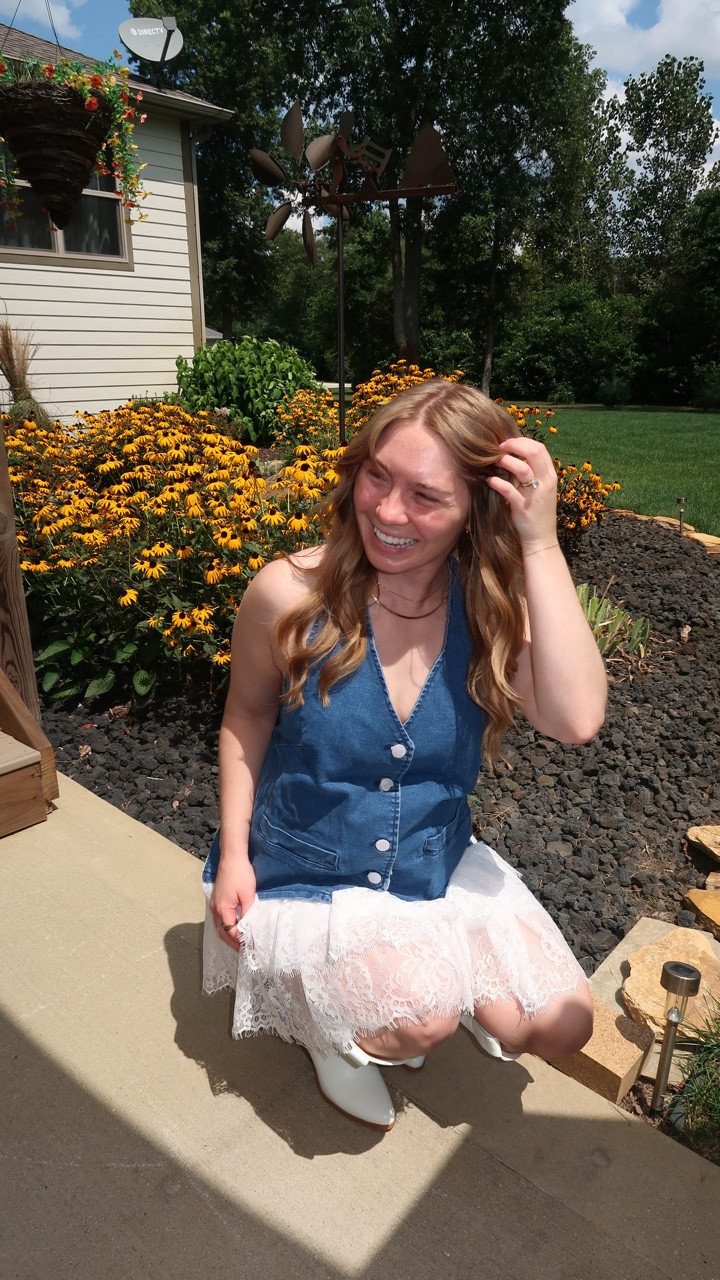 Don’t be mad… but sometimes you got to go with your gut and comfort and this outfit just spoke to me 🌻
.
.
.
.
#googoodolls #amazon #amazonfashion #amazonfinds #amazoninfluencer