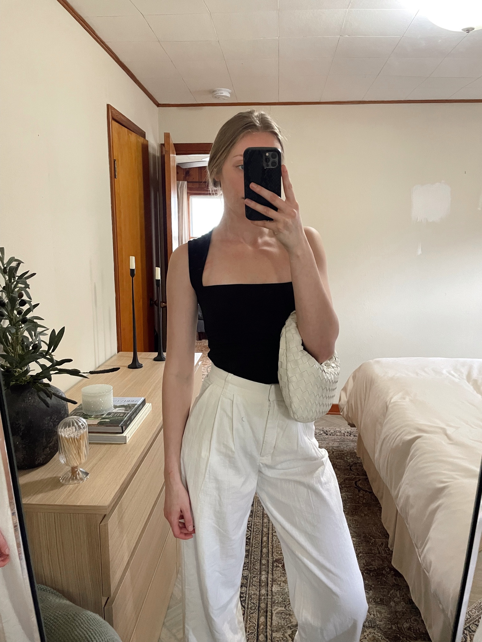 Bodysuit wearing size XS
Linen Pants wearing size XS