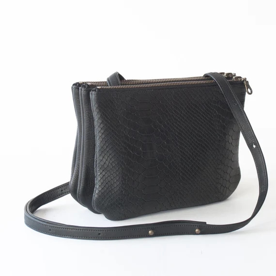 Umhängetasche 'TRIO' in schwarz Python Druck Leder | Etsy DE