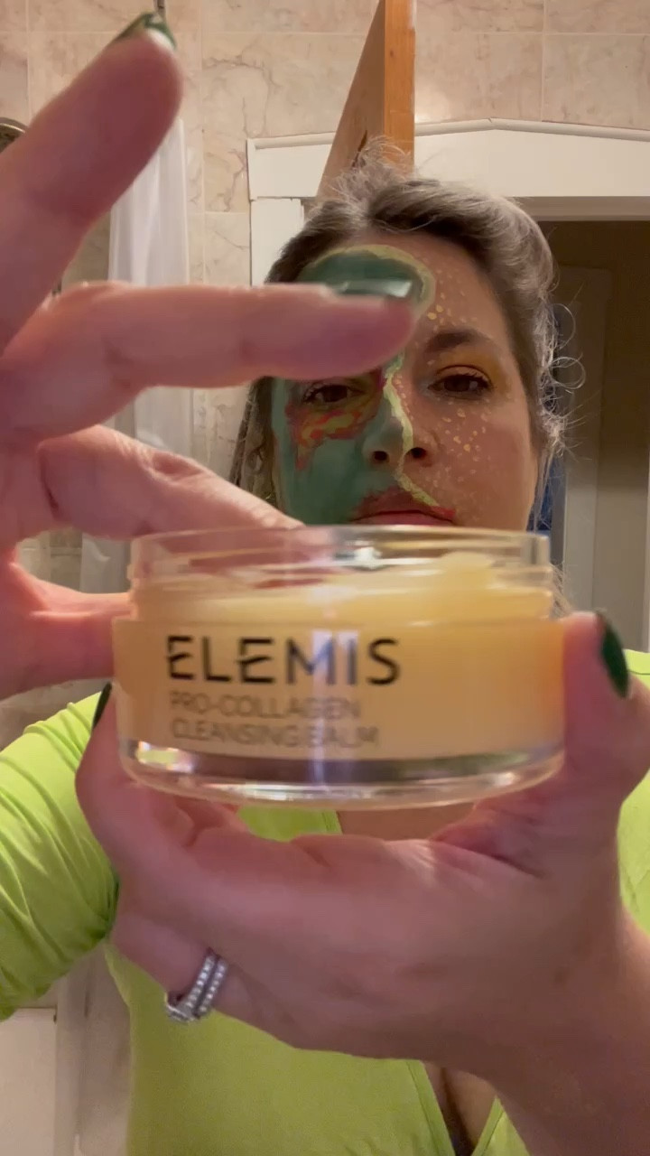 It is spooky season’s best friend!  The first step to a double cleanse and the holy grail of cleansing balms is what I use to go from Halloween to regular chick.  And get this, the holiday sets are already available too!

#LTKVideo #LTKHalloween #LTKFallSale