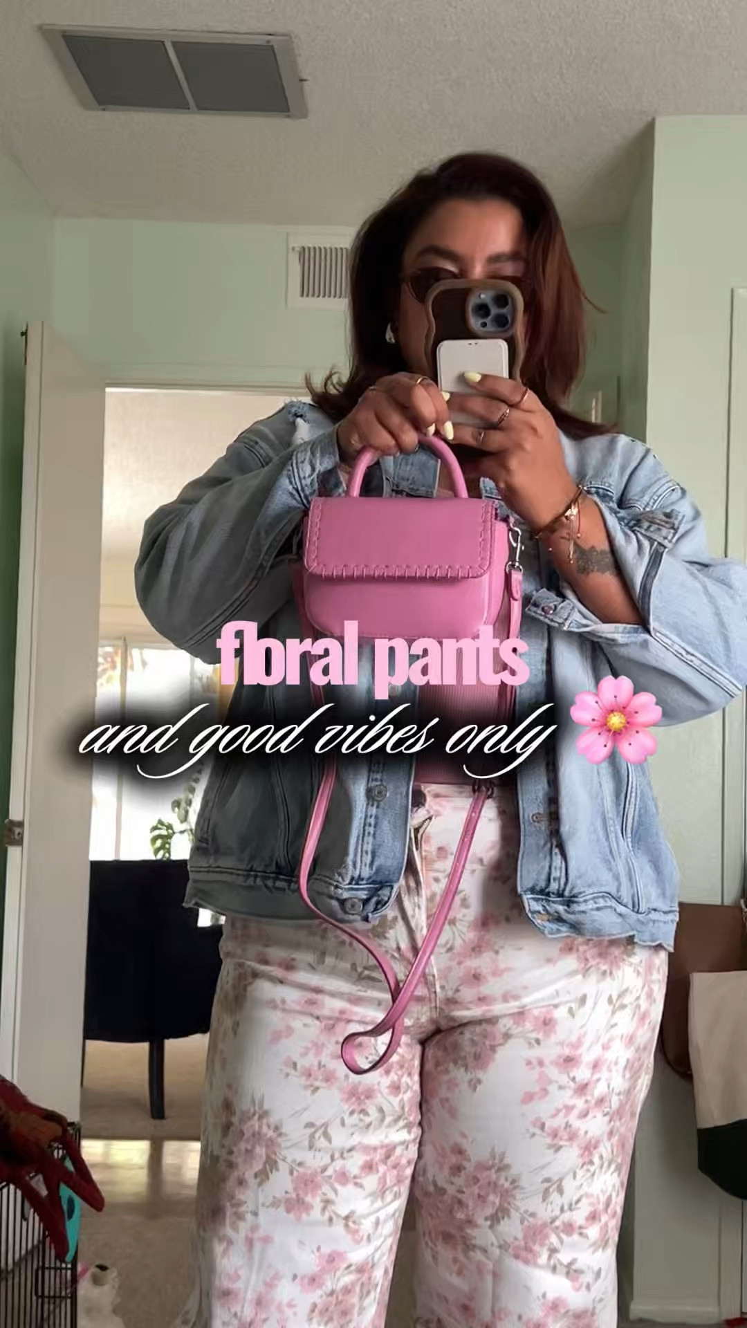 floral barrel jeans from Gap and the rest is just vibes 🌸🤍
midsize girl, shopping her closet, doing it anyway.
#midsizestyle #midsizefashion #midsizeootd #ootd #barreljeans

#LTKootd #LTKMidsize #LTKWorkwear