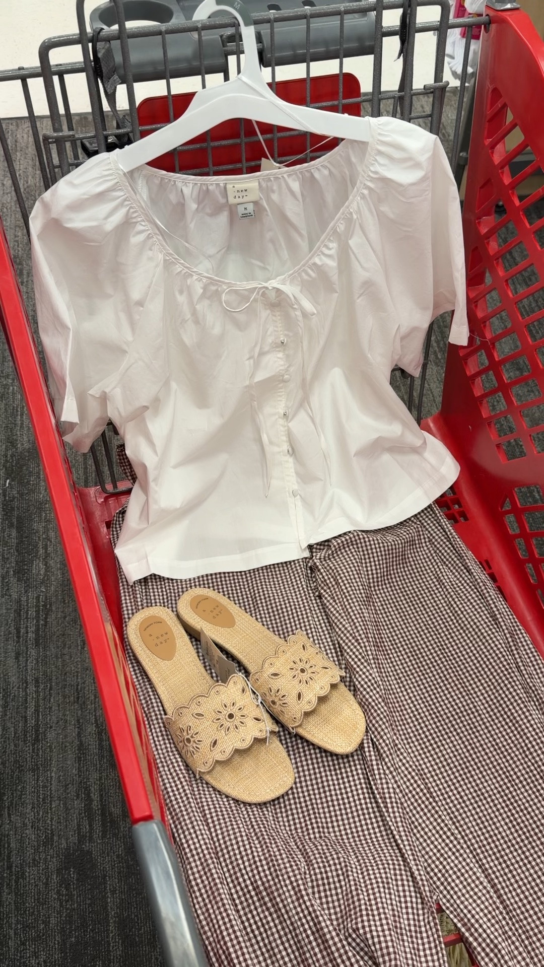 Target late summer outfit idea with these seersucker pants and cotton blouse #targetstyle