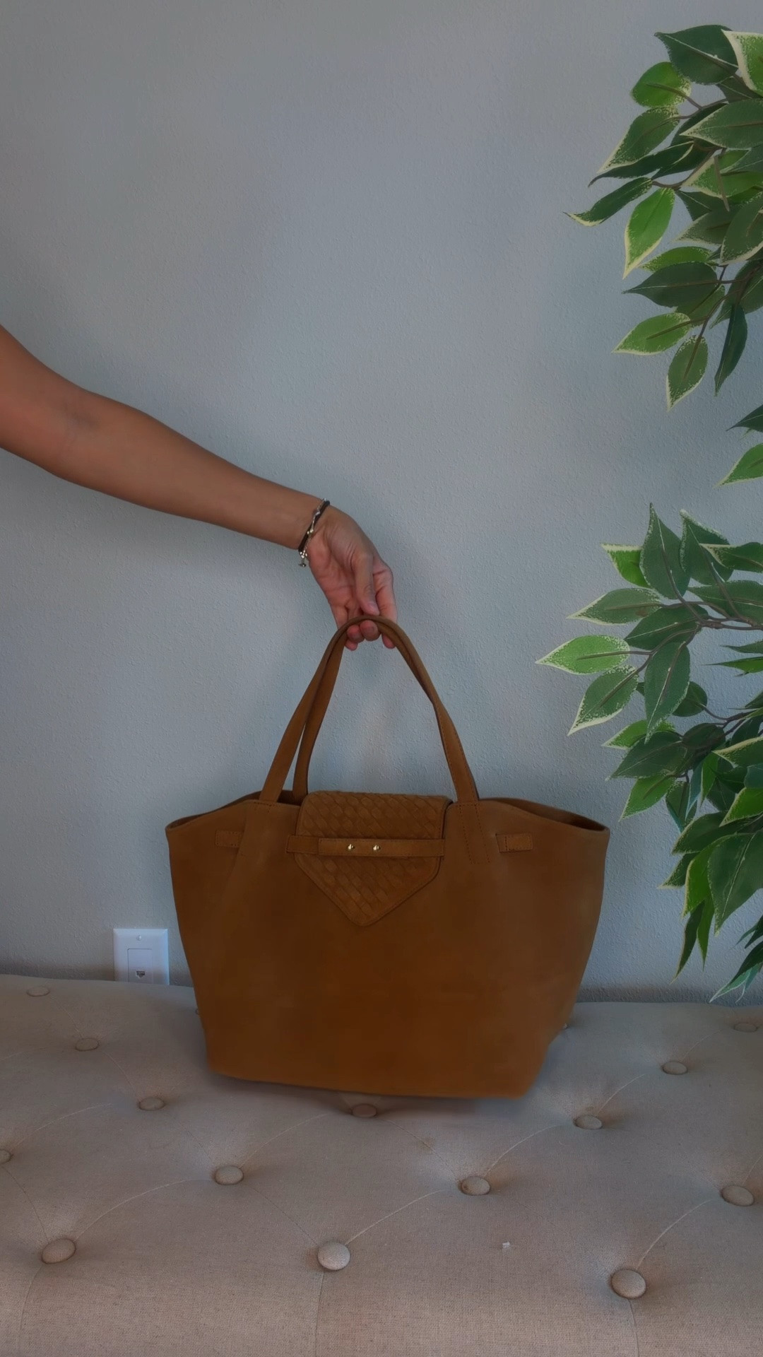 ‼️All details ⬇️ The perfect caramel suede bag! Adding full outfit too! lipstick 320 hush. size 27 in jeans! The shoes are butter! Tts. Size m in Tshirt. M in sweater
Casual outfit.  Fall outfits

#LTKootd #LTKU #LTKSeasonal