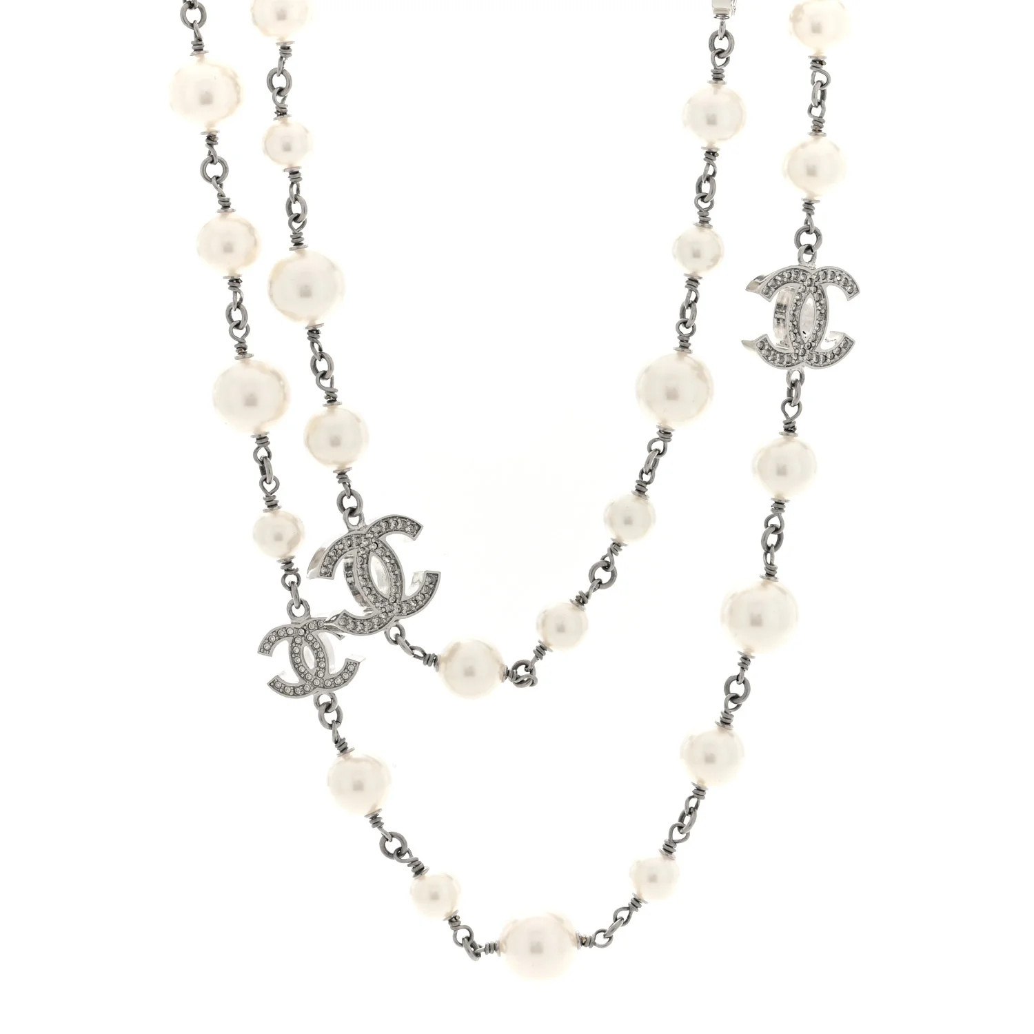 Chanel Pearl Crystal CC Necklace Silver Pearly White 1753956 | FASHIONPHILE (US)