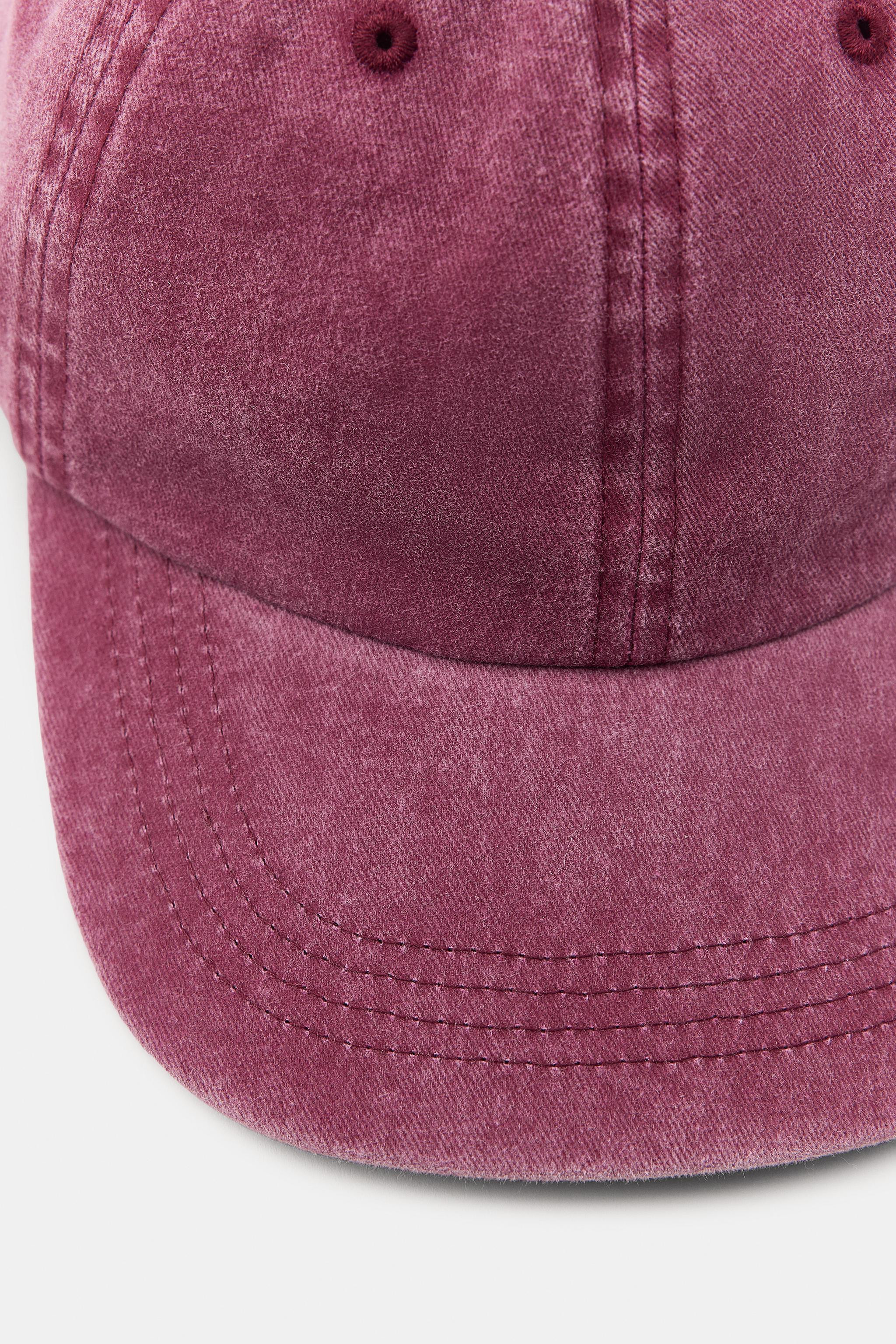 Peak cap made from 100% cotton yarn. Washed effect fabric detail. Adjustable fastening at the bac... | Zara UK