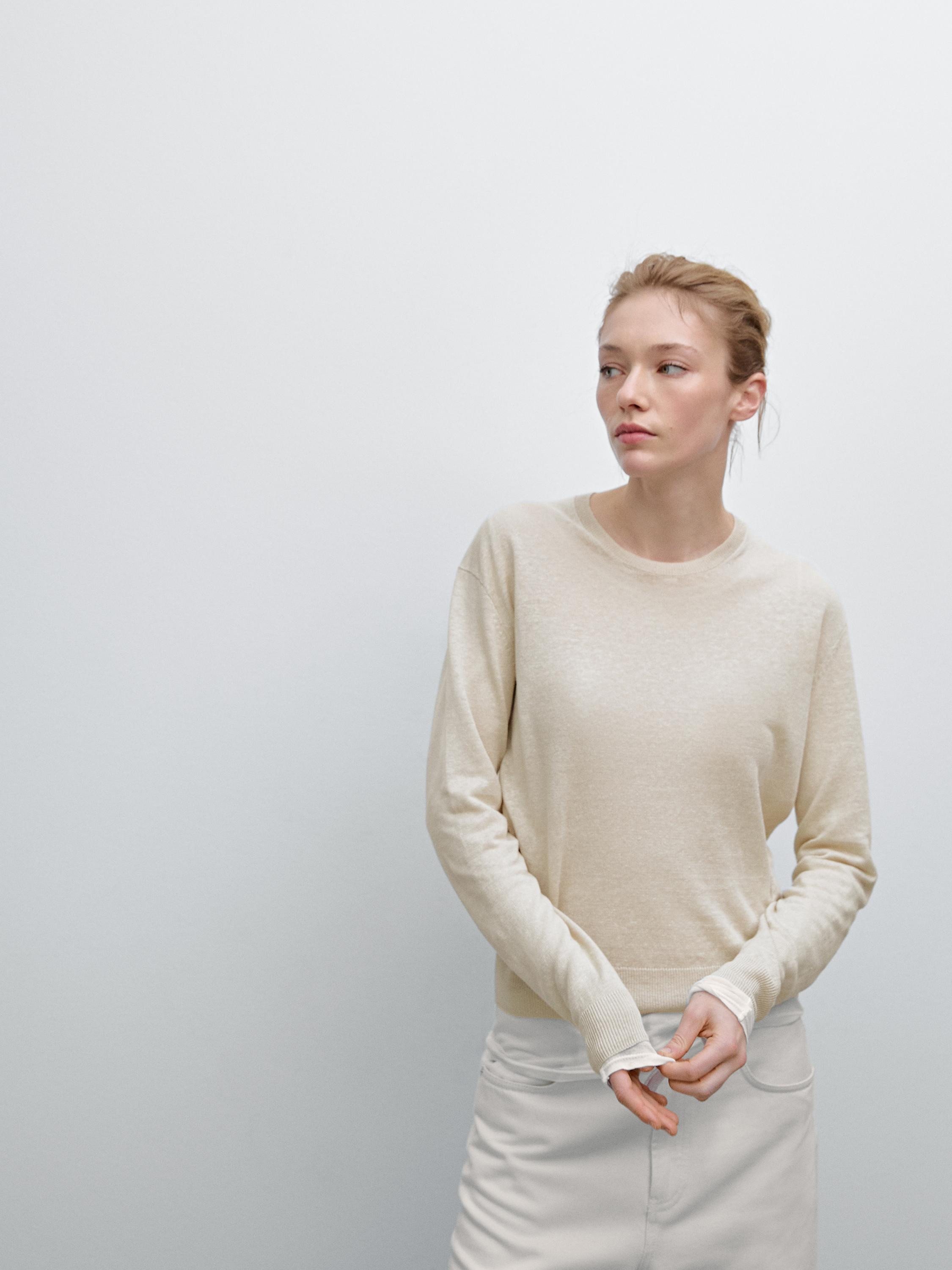 Knitted sweater made of 100% linen.. Crew neck. Long sleeves. Ribbed trims . Fine, lightweight fa... | Massimo Dutti UK