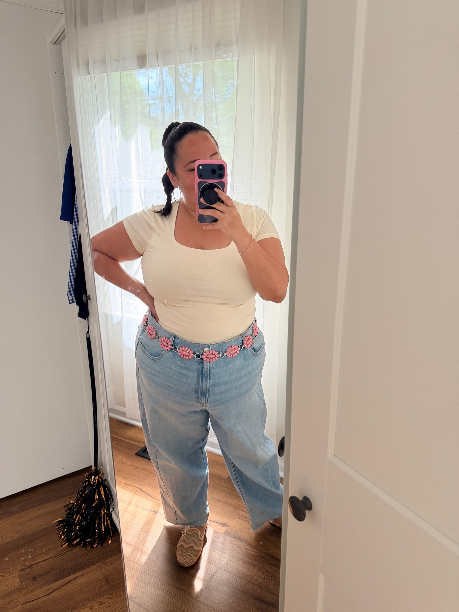 & just when I thought I wasn’t a “jeans” girlie, American Eagle put these cuties out. I sized up to a 20 🩷 Ps: peep the shoe!

#LTKPlusSize #LTKPetite #LTKootd