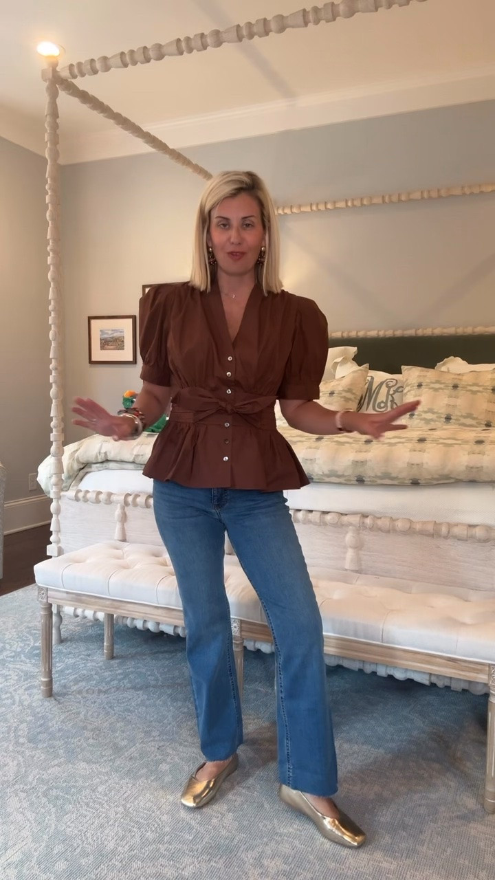 Oh my this top is good yall!! Paired it with the Kelsey jeans that are the perfect cut & fit! 
Top - small
Jeans - 0 (size down)
Flats - 7.5 (sized 1/2 down) 

Code - mixandmatch15 at Avara