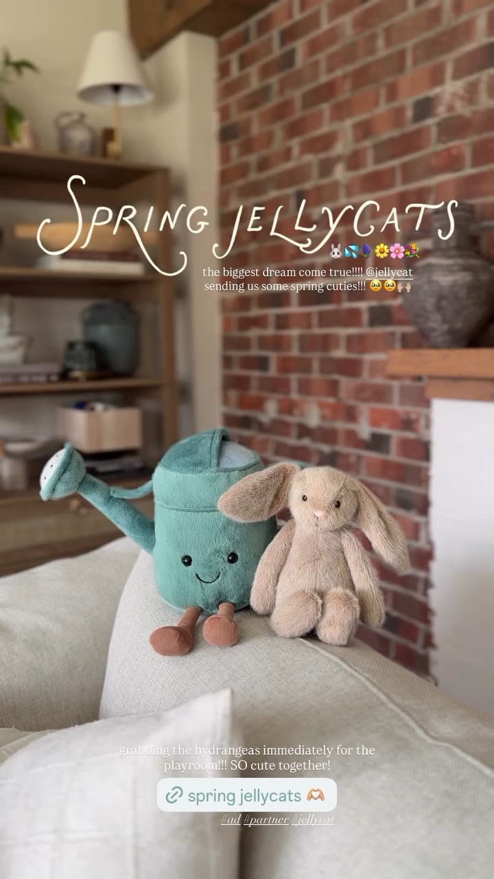the biggest dream come true!!!! @jellycat sending us some spring cuties!!! 🥹🥹🙌🏼 #ad #partner #jellycat 🐰💦🪻🌼🌸💐 grabbing the hydrangeas immediately for the playroom!!! SO cute together!