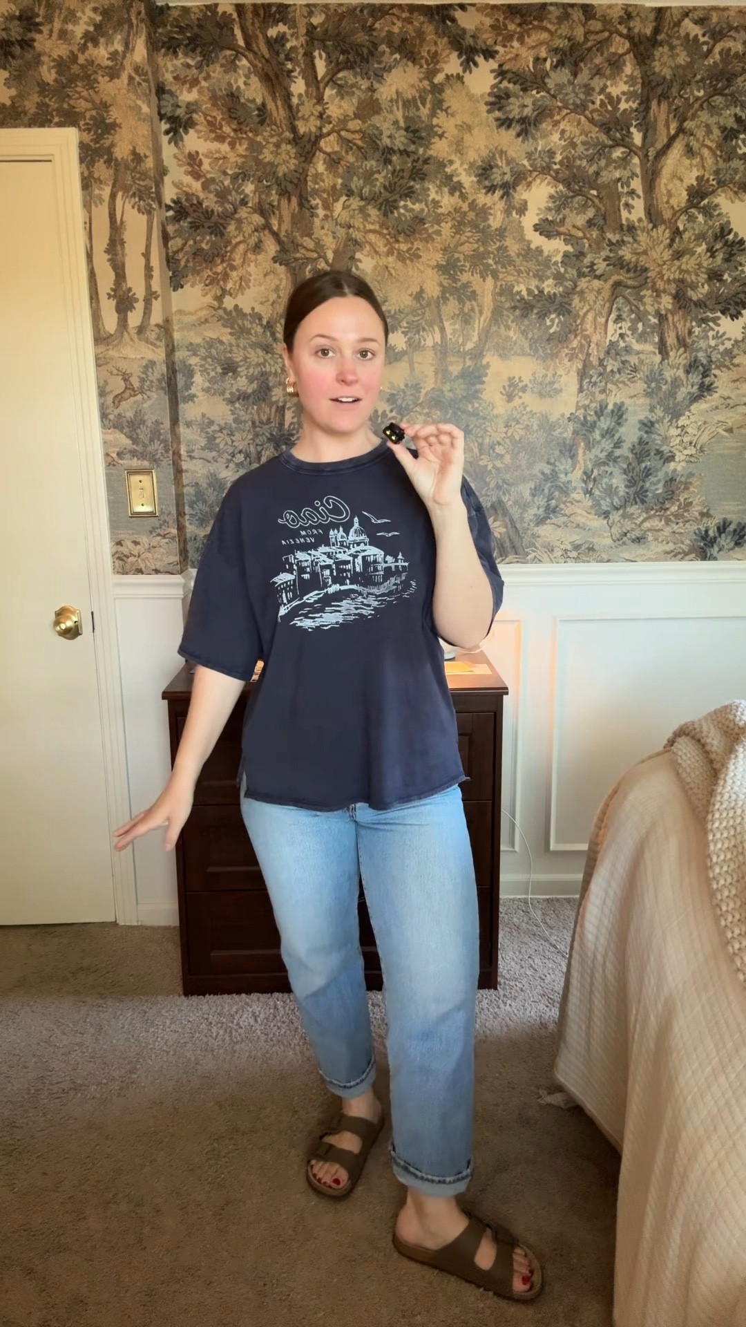 Casual weekend vibes 🙌🏼 this top is a size large! 

#LTKootd #LTKSaleAlert #LTKmomlife