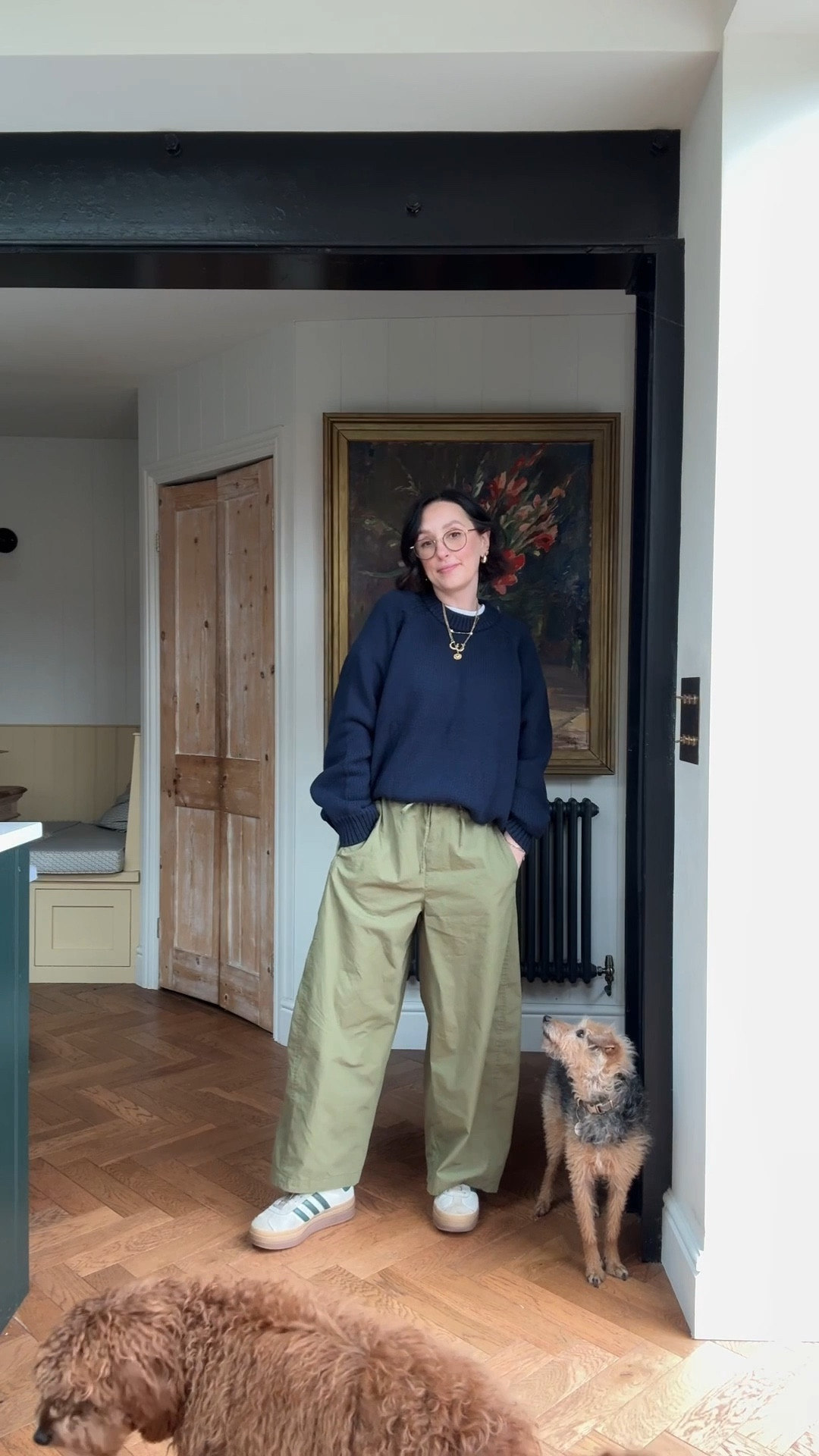 Comfy spring over 40 outfit 

Khaki Barrel leg trousers - COS
Crew neck navy Cotton jumper - The Slow Love 
White crew neck T-shirt - COS
Trainers - adidas 
Bag - mulberry 



#LTKmidsize #LTKuk #LTKeurope