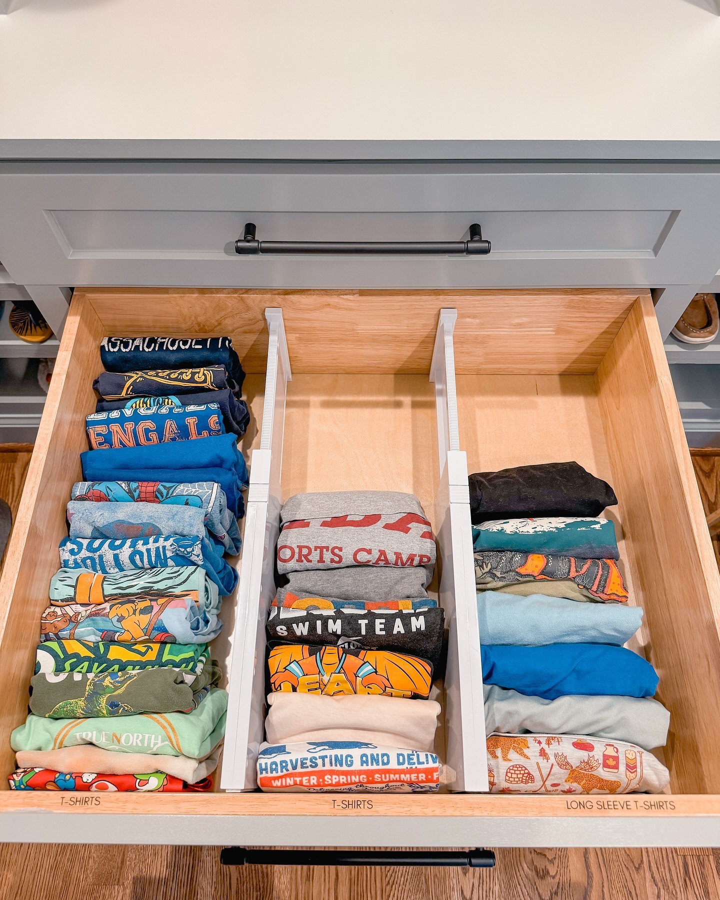 The power of organized drawers in action! 👕✨

Drawer dividers and file-folded clothes are game changers for kids— they can grab exactly what they need without destroying the whole drawer! 

No more digging through piles or pulling everything out to find one shirt.

#sortandsimplifyorganizing #organizeddrawers #nashvillehomeorganizer #nashvilleorganizer #nashvillehome #organizedkids #kidscloset
