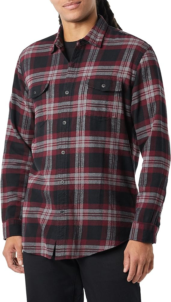 Amazon Essentials Men's Regular-Fit Long-Sleeve Two-Pocket Flannel Shirt | Amazon (US)