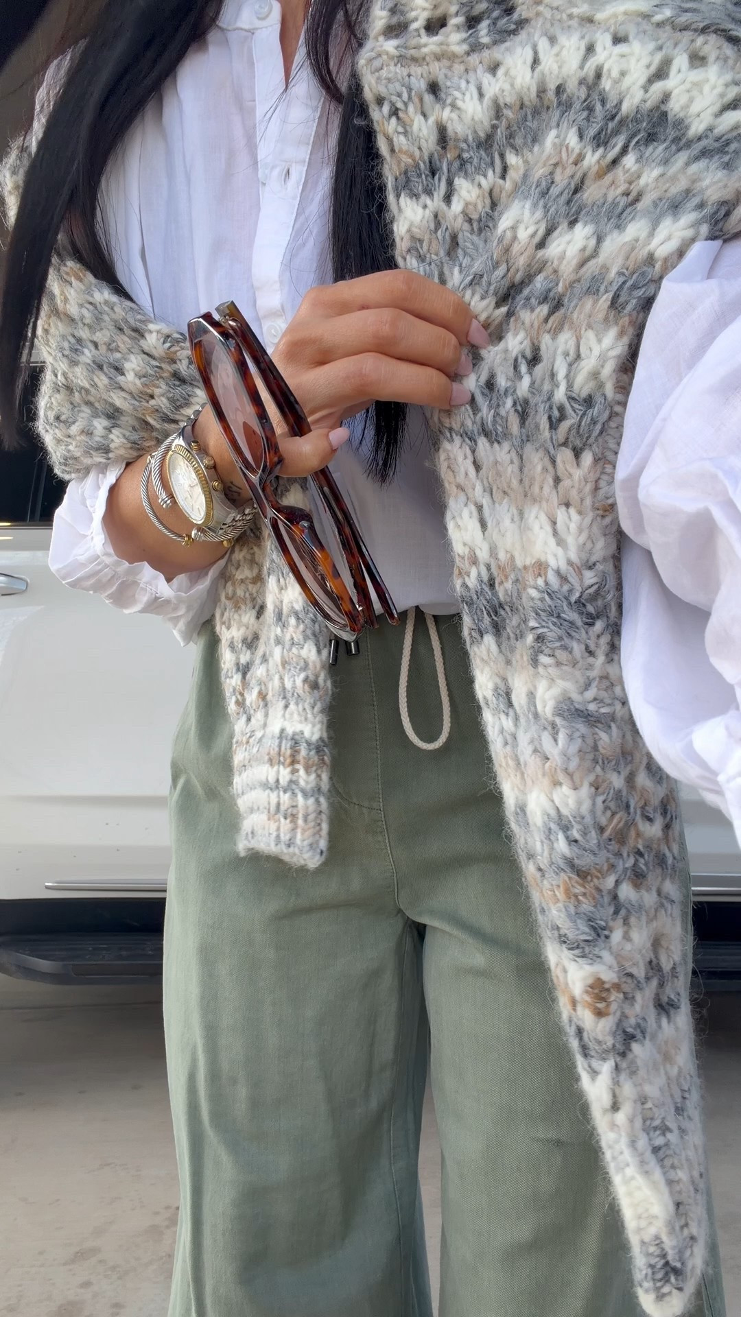 It is the top pictured in red! I got both colors! I am in an extra small in the pants! 