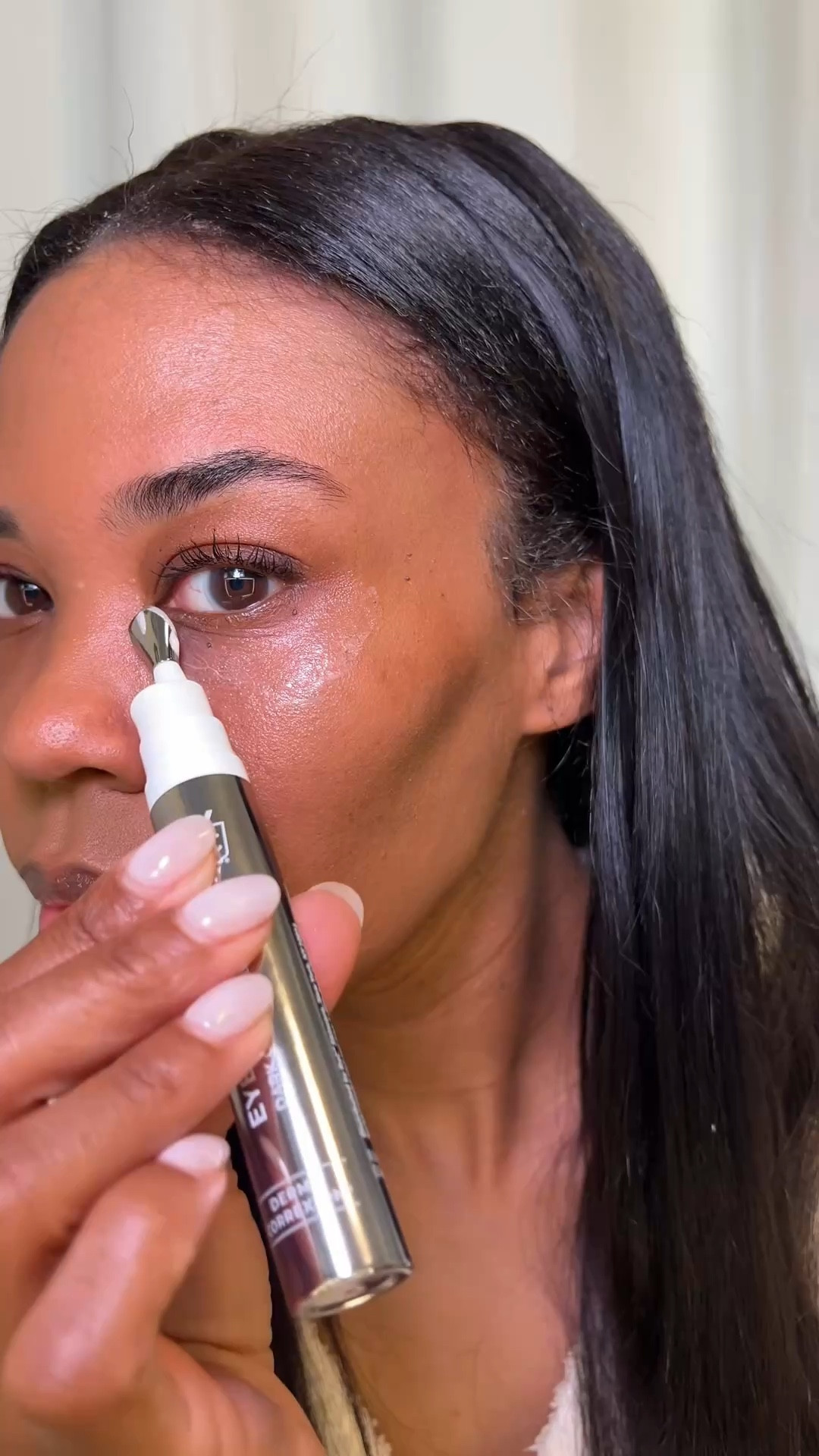 40+ Skincare tips eye creams Top reasons women in their 40s NEED an eye cream 👇🏽
• The under-eye area is thinner + loses moisture faster as we age
• Fine lines + wrinkles show up quicker due to collagen loss
• Dark circles + puffiness become more noticeable over time
• Skin barrier weakens, making hydration + targeted ingredients essential
• Makeup starts to crease more without proper under-eye prep
Consistency > complexity. The right eye cream makes a difference over time.

✨ @voguebeauty -approved eye creams:

• @cetaphil  Hydrating Eye Gel-Cream (best drugstore)
• @augustinusbader The Rich Eye Cream (deep hydration)
• @shiseido Benefiance Wrinkle Smoothing Eye Cream
• @esteelauder Advanced Night Repair Eye Serum
• @rocskincare Retinol Correxion Eye Cream (retinol pick)

Save this for your skincare routine upgrade 💌

#skincareover40 #over40skincare

#LTKselfcare #LTKMothersDay #LTKmomlife