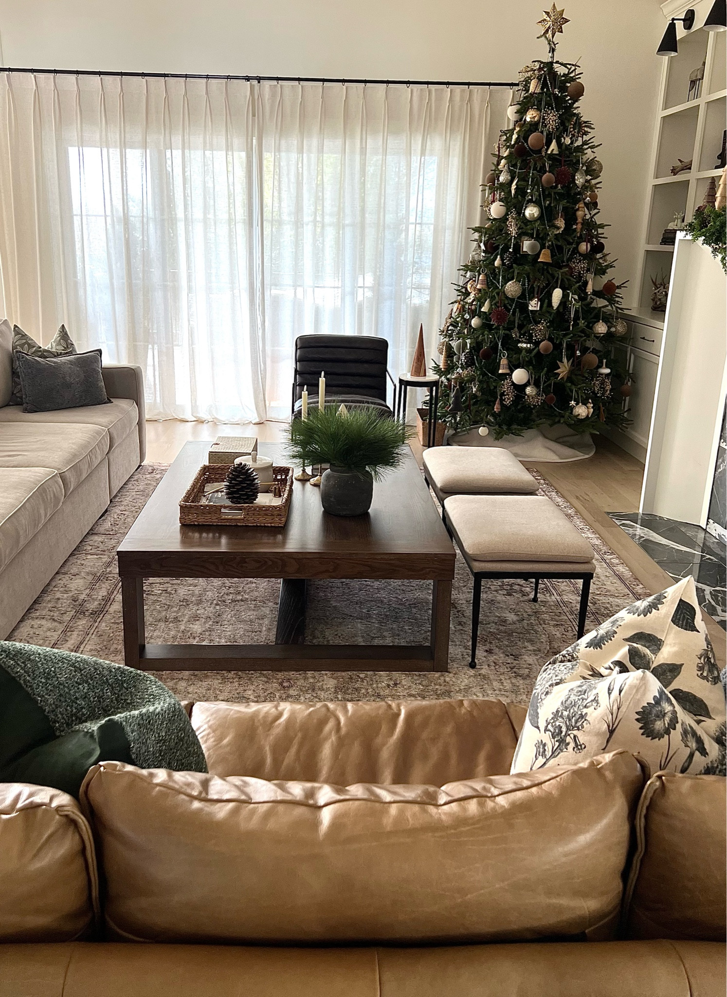 Linking what I can :)

Christmas tree, ornaments, Macys sofa, leather sofa, Target, studio McGee, h&m

#LTKfamily #LTKhome #LTKstyletip